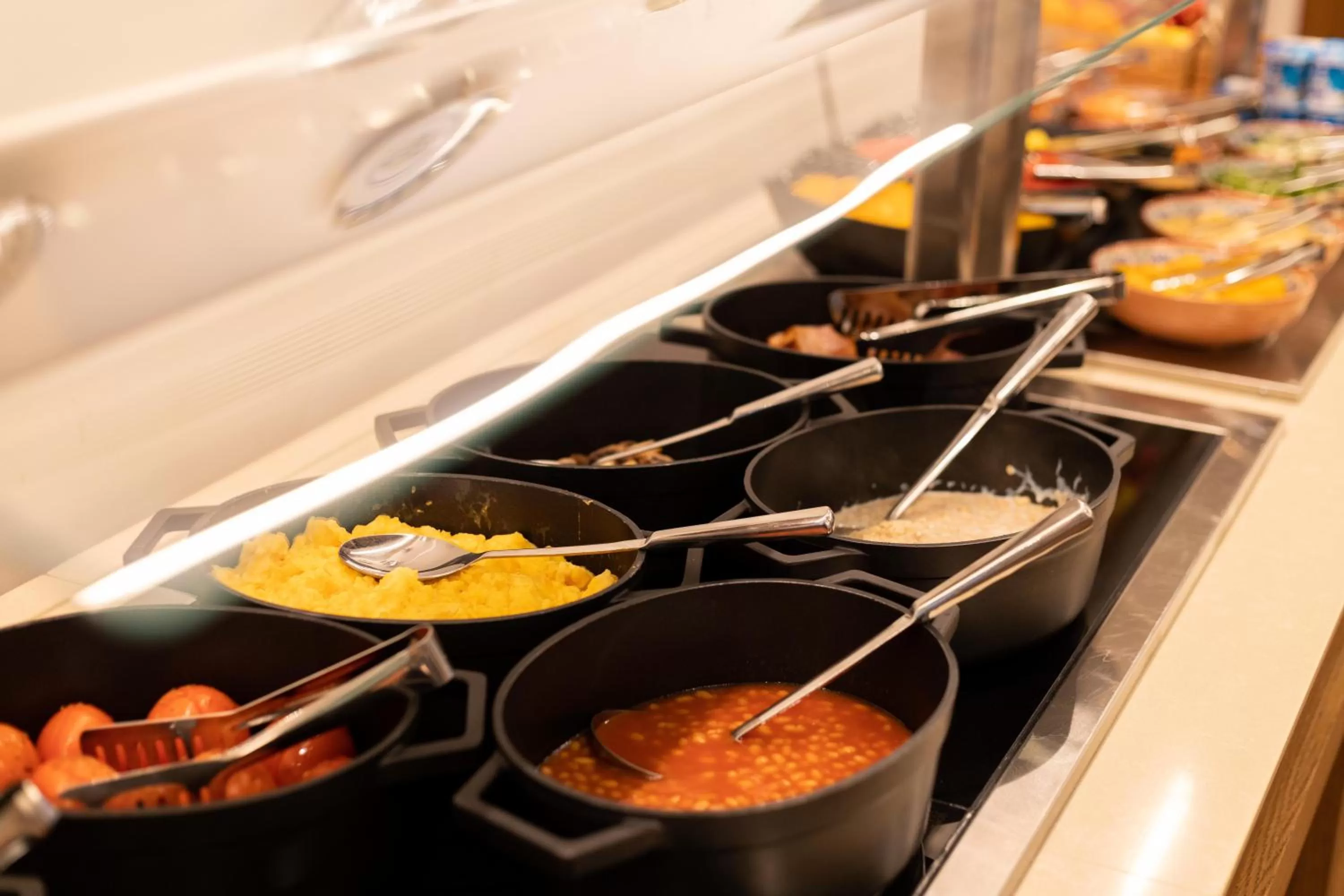 Restaurant/places to eat in AP Dona Aninhas