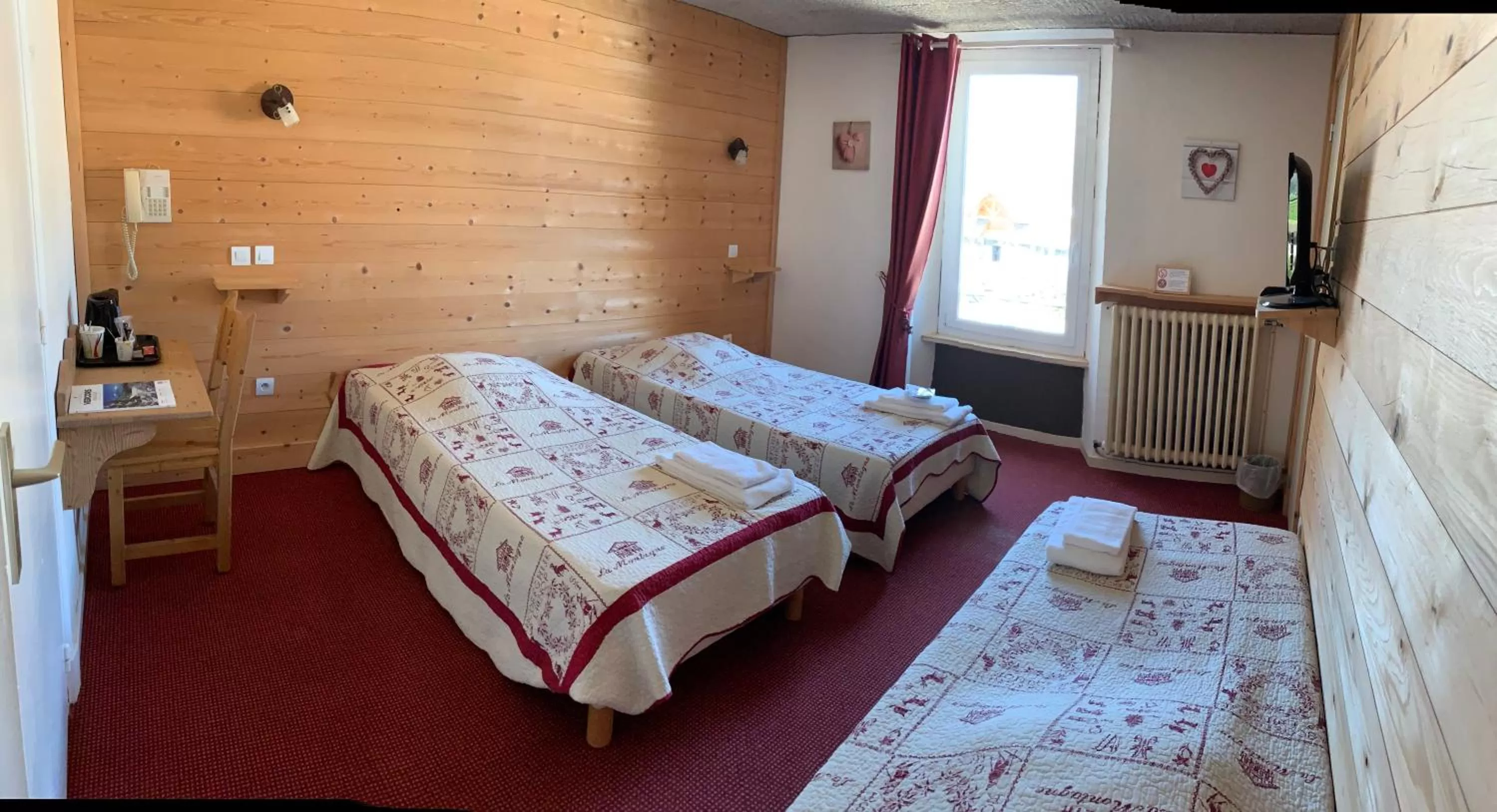 Property building in Hôtel Le Dauphin