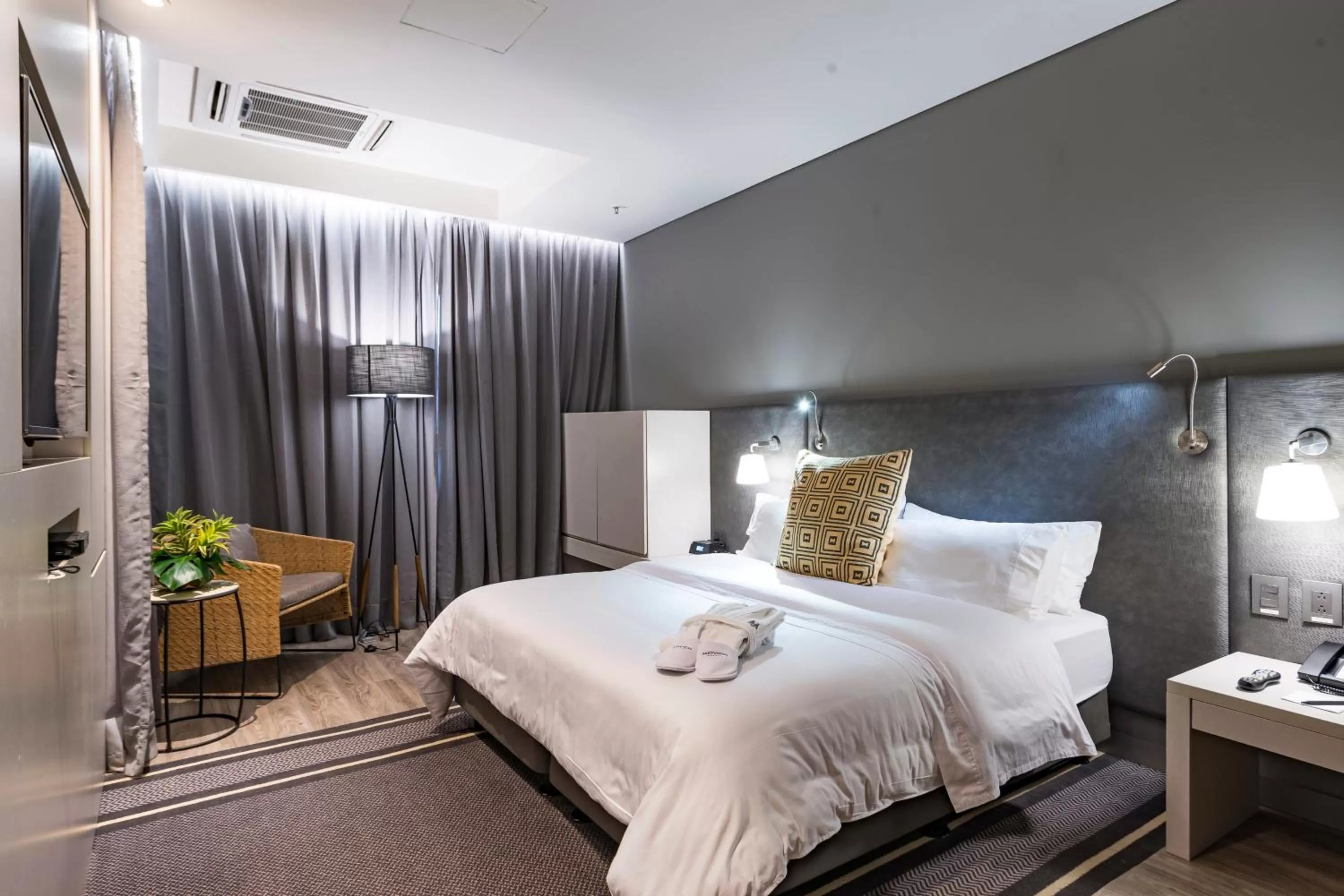 Photo of the whole room, Bed in Movich Buró 51