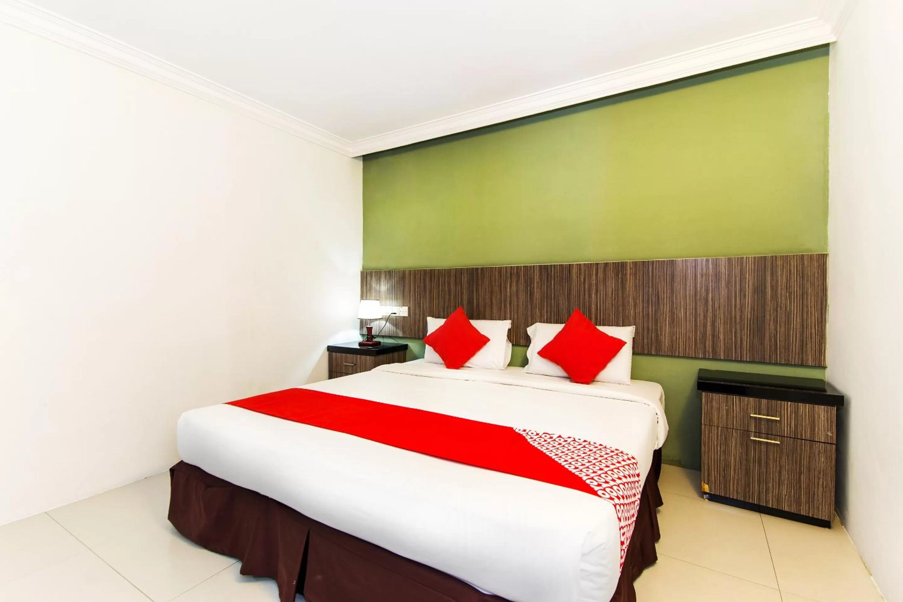 Bedroom, Bed in Crystal City Hotel