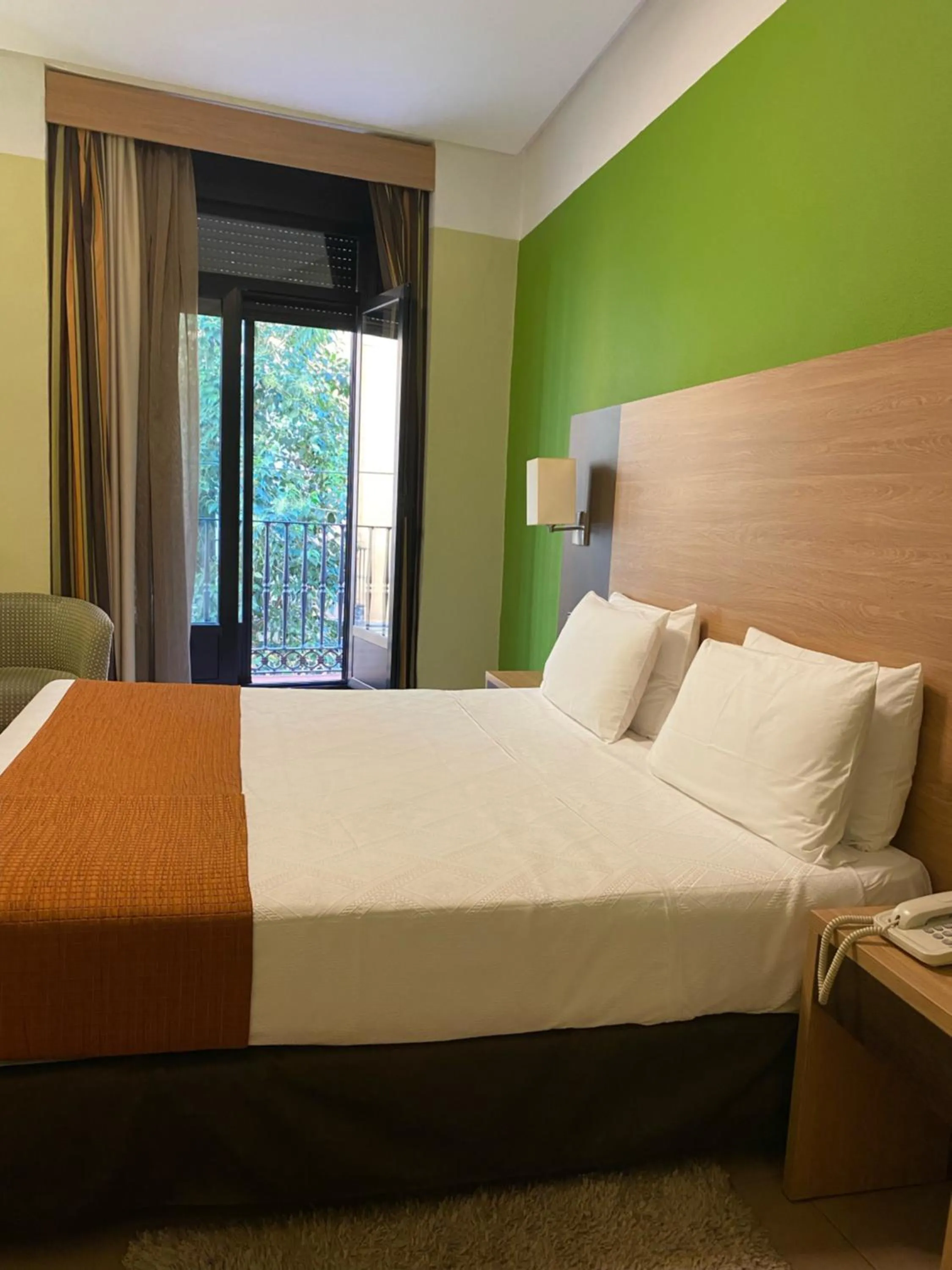 Bedroom, Bed in Hostal Ballesta