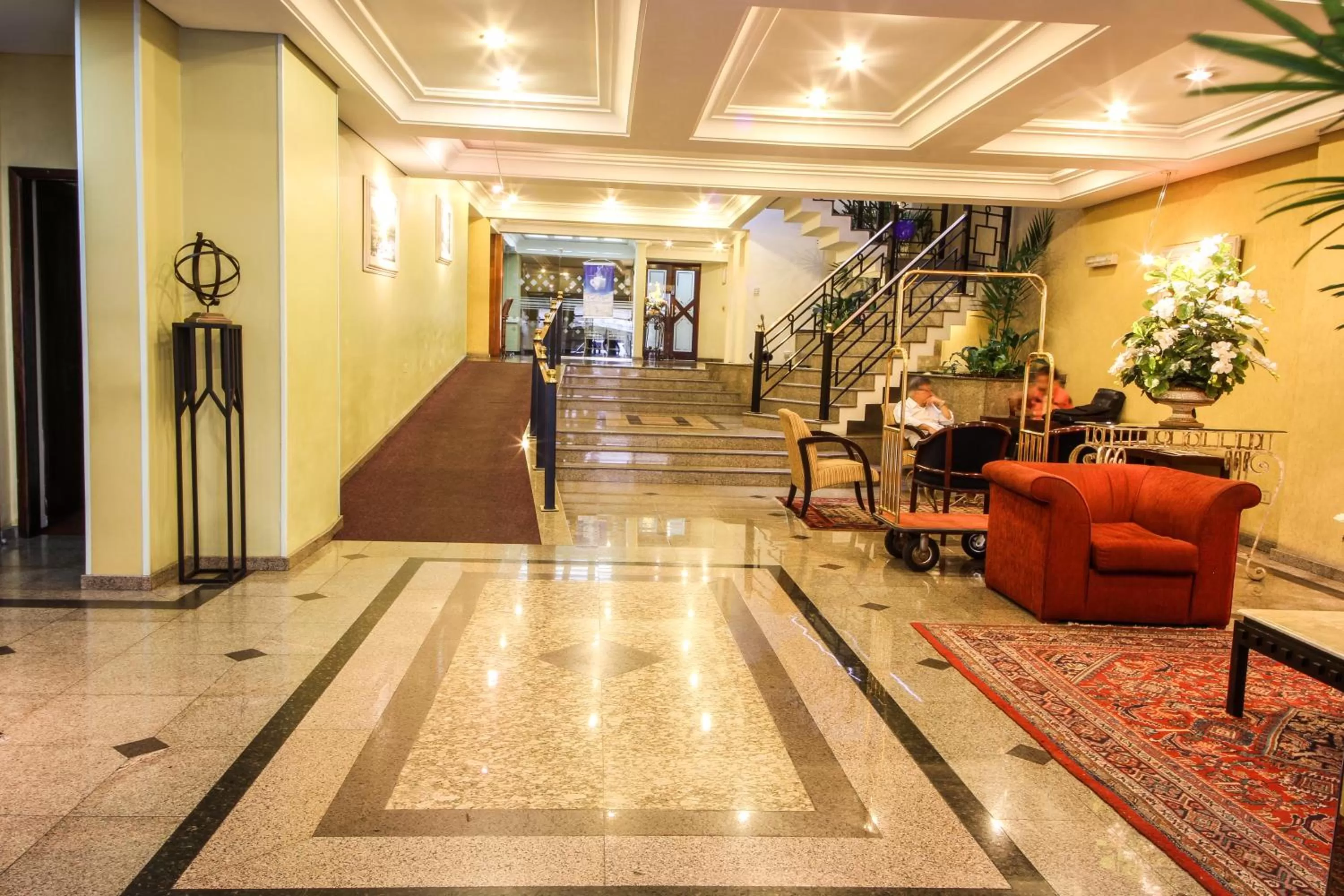 Lobby or reception in Trevi Hotel e Business