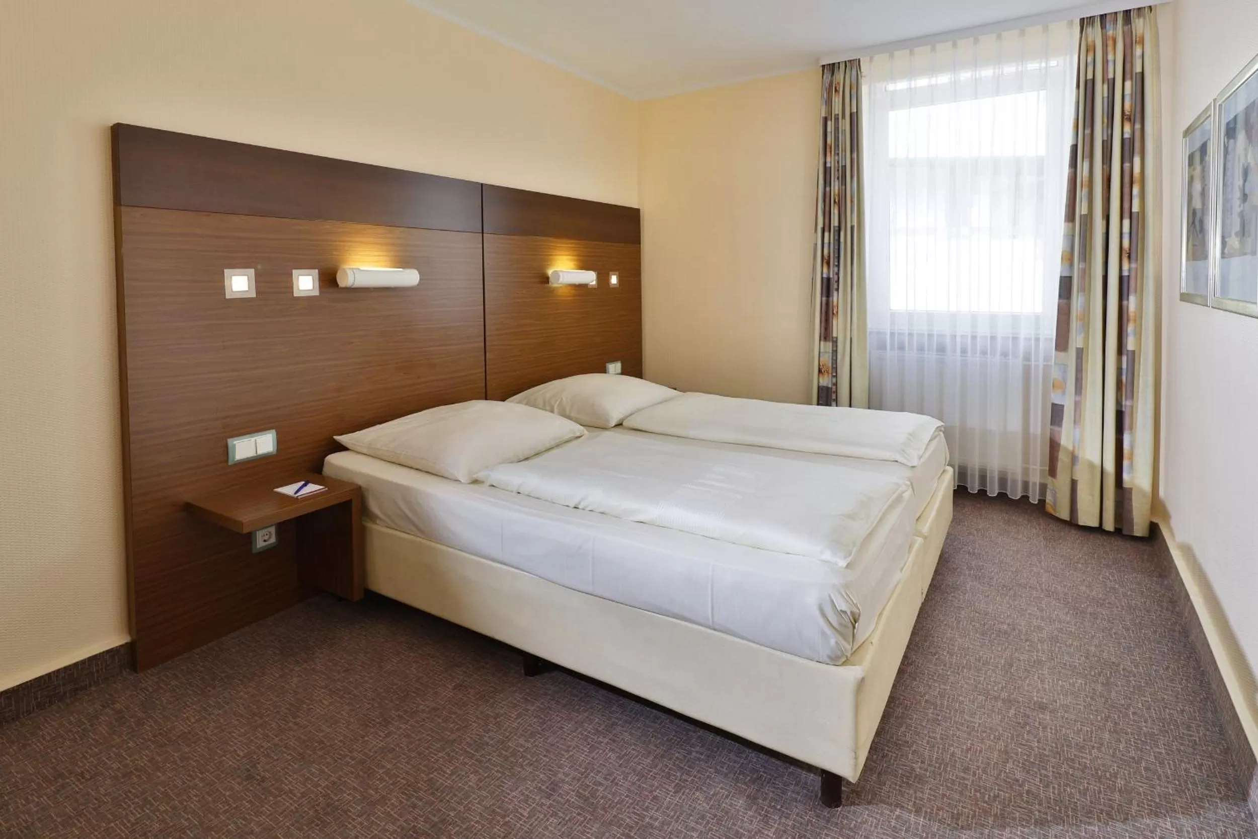 Photo of the whole room, Bed in City Partner Central-Hotel Wuppertal