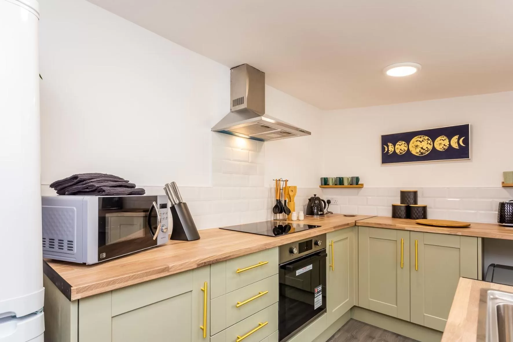 Kitchen or kitchenette, Kitchen/Kitchenette in Comfy-Stays - Lower Ocean Road