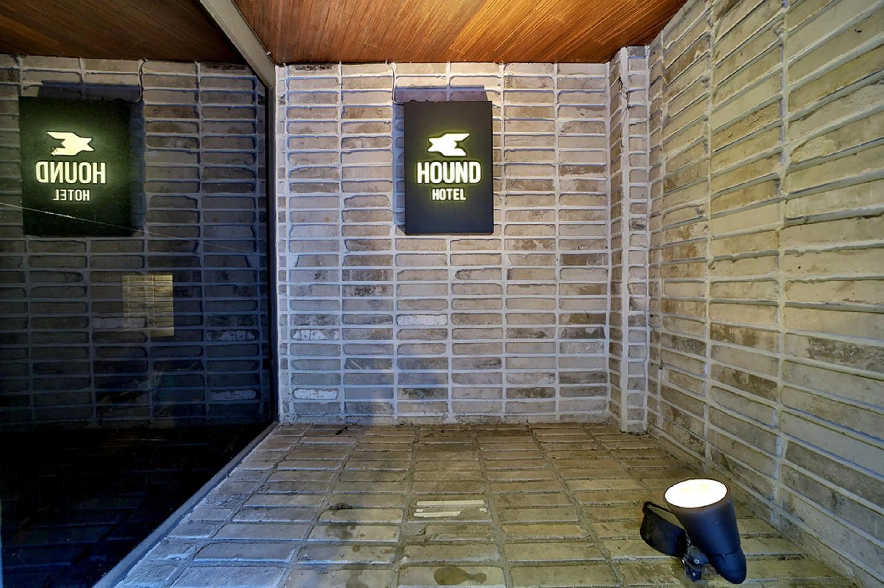 Property logo or sign in Seomyeon Hound Hotel 1st Street