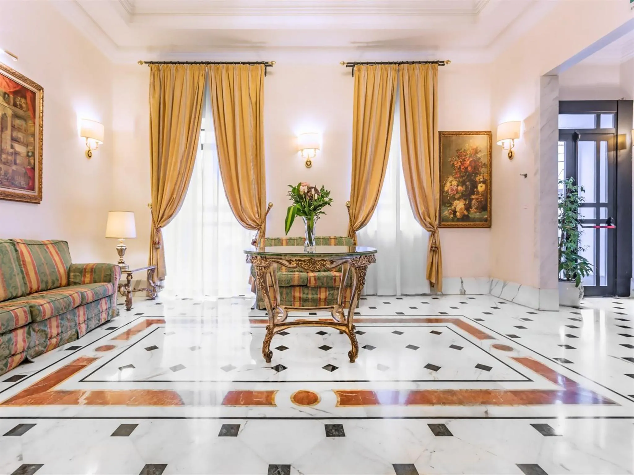Lobby or reception in Raeli Hotel Noto