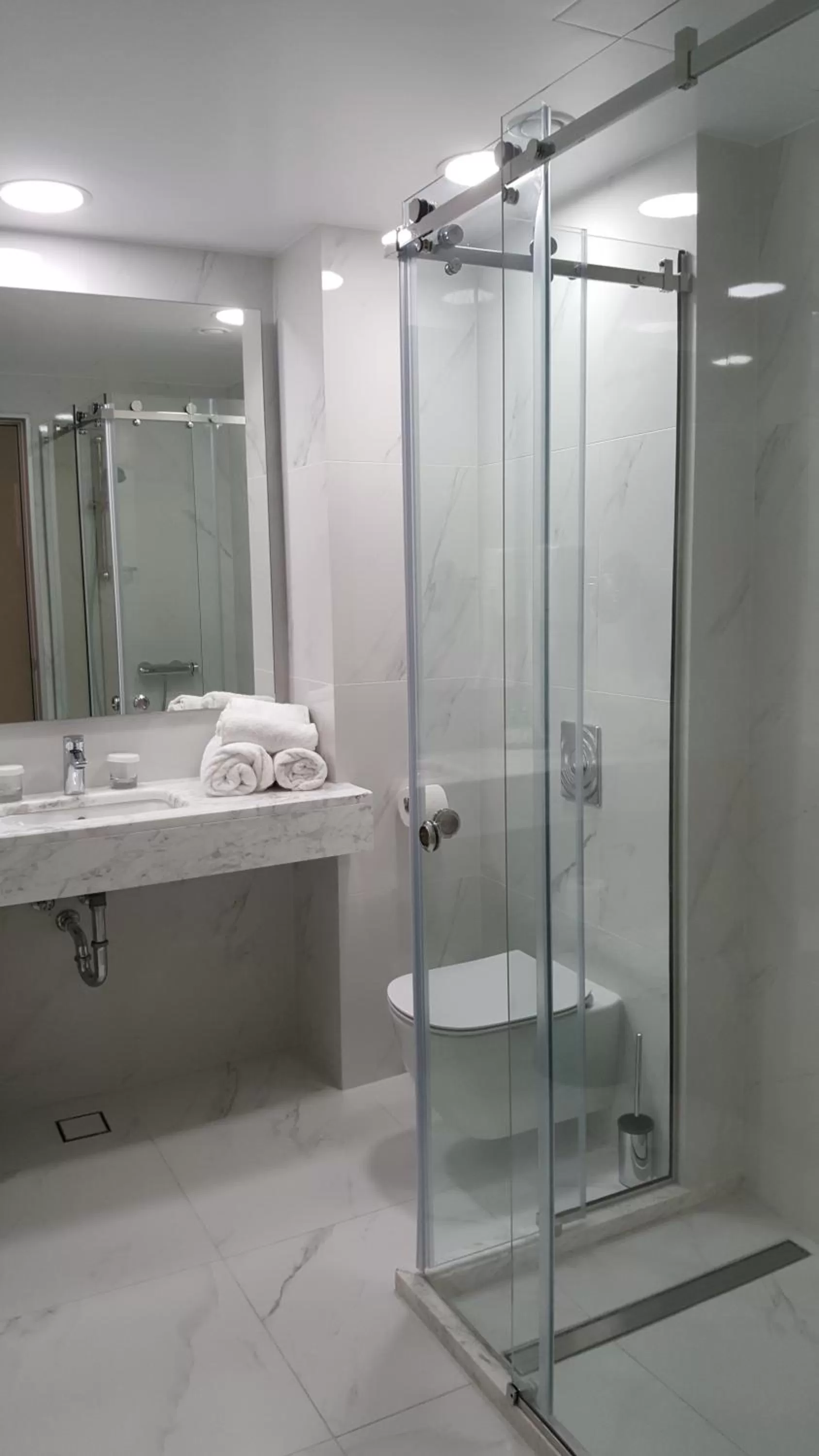 Bathroom in Dorian Inn - Sure Hotel Collection by Best Western