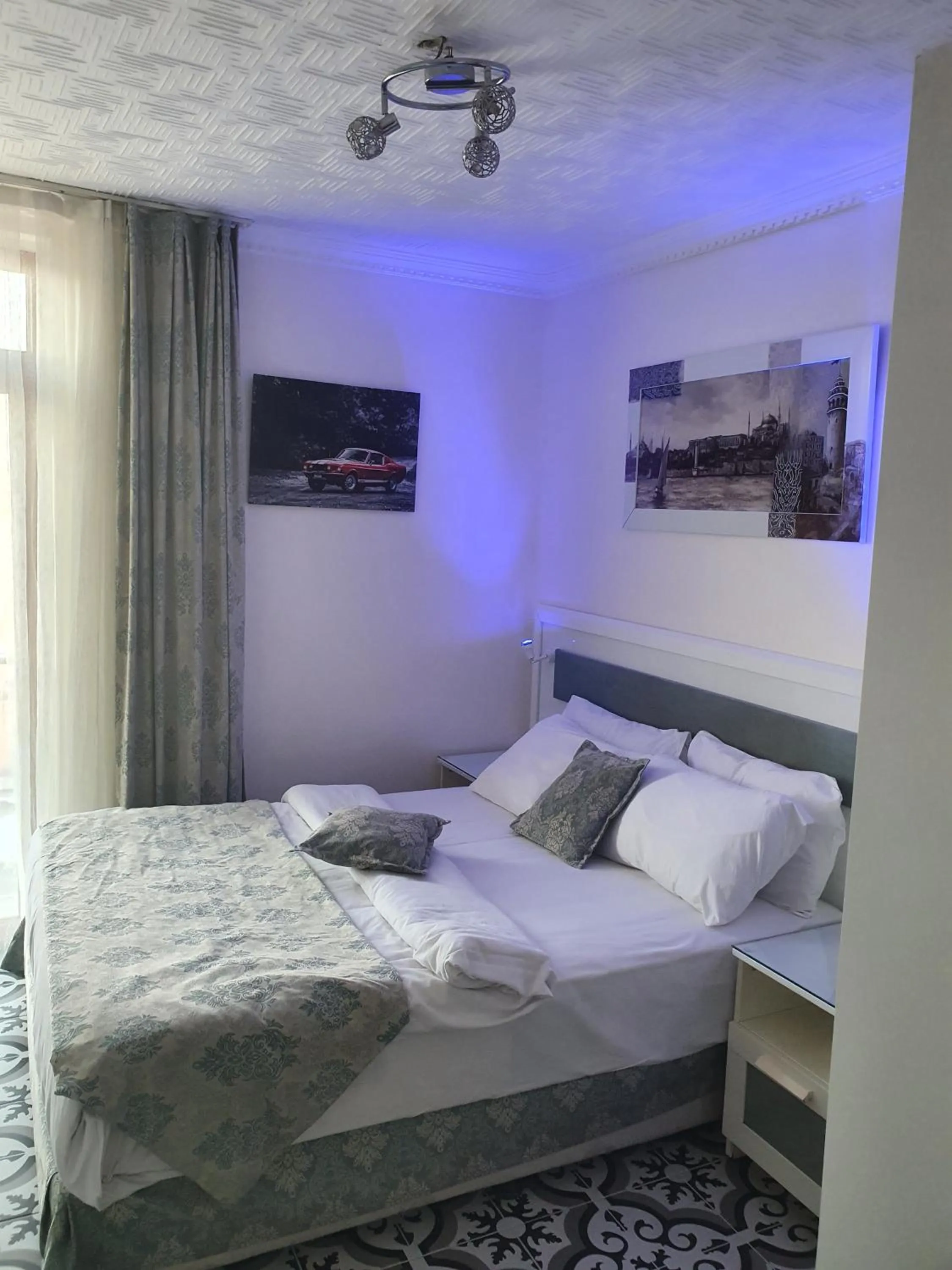 Bedroom, Bed in Lemon Residence