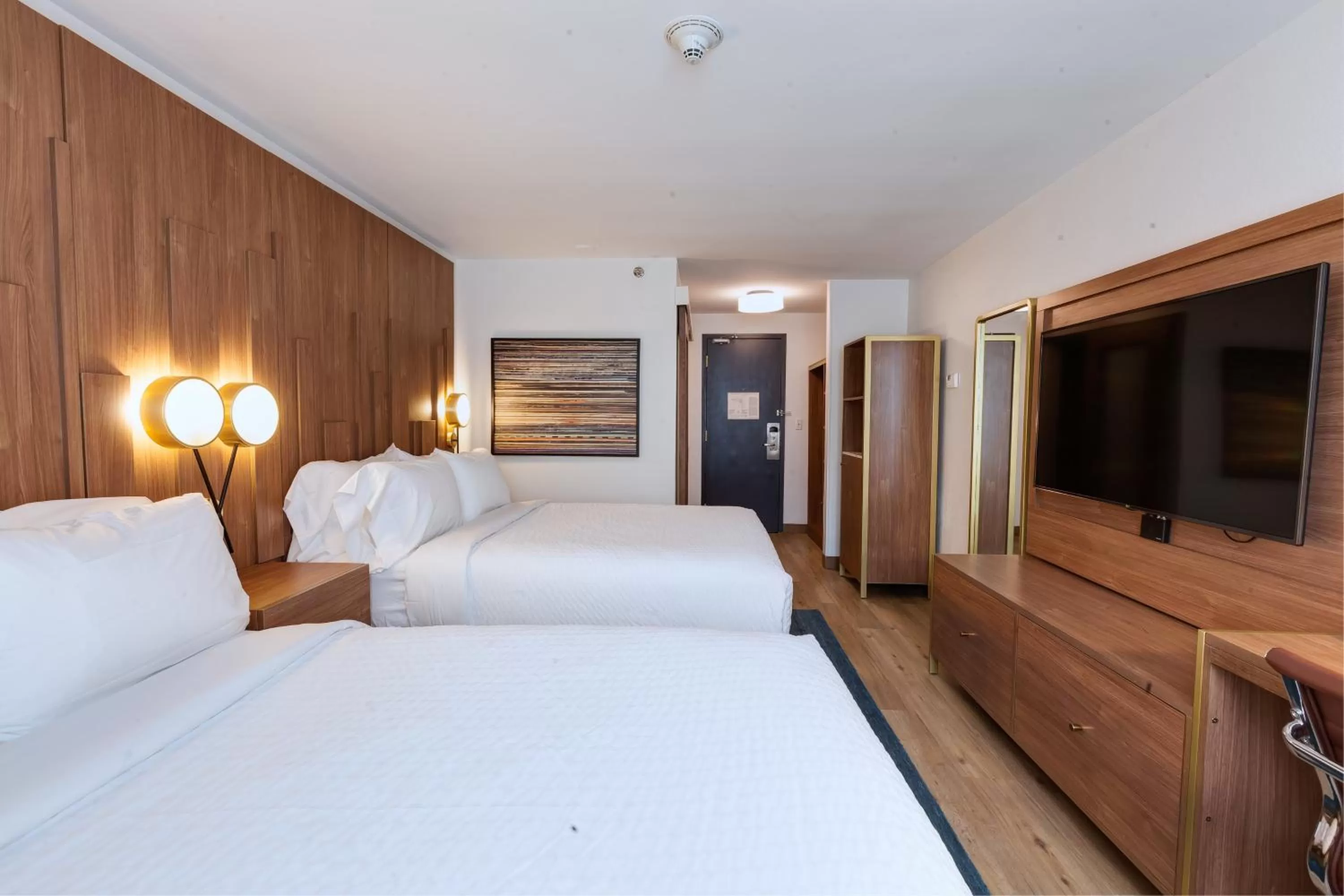 Photo of the whole room, Bed in Hotel Indigo Detroit Downtown by IHG