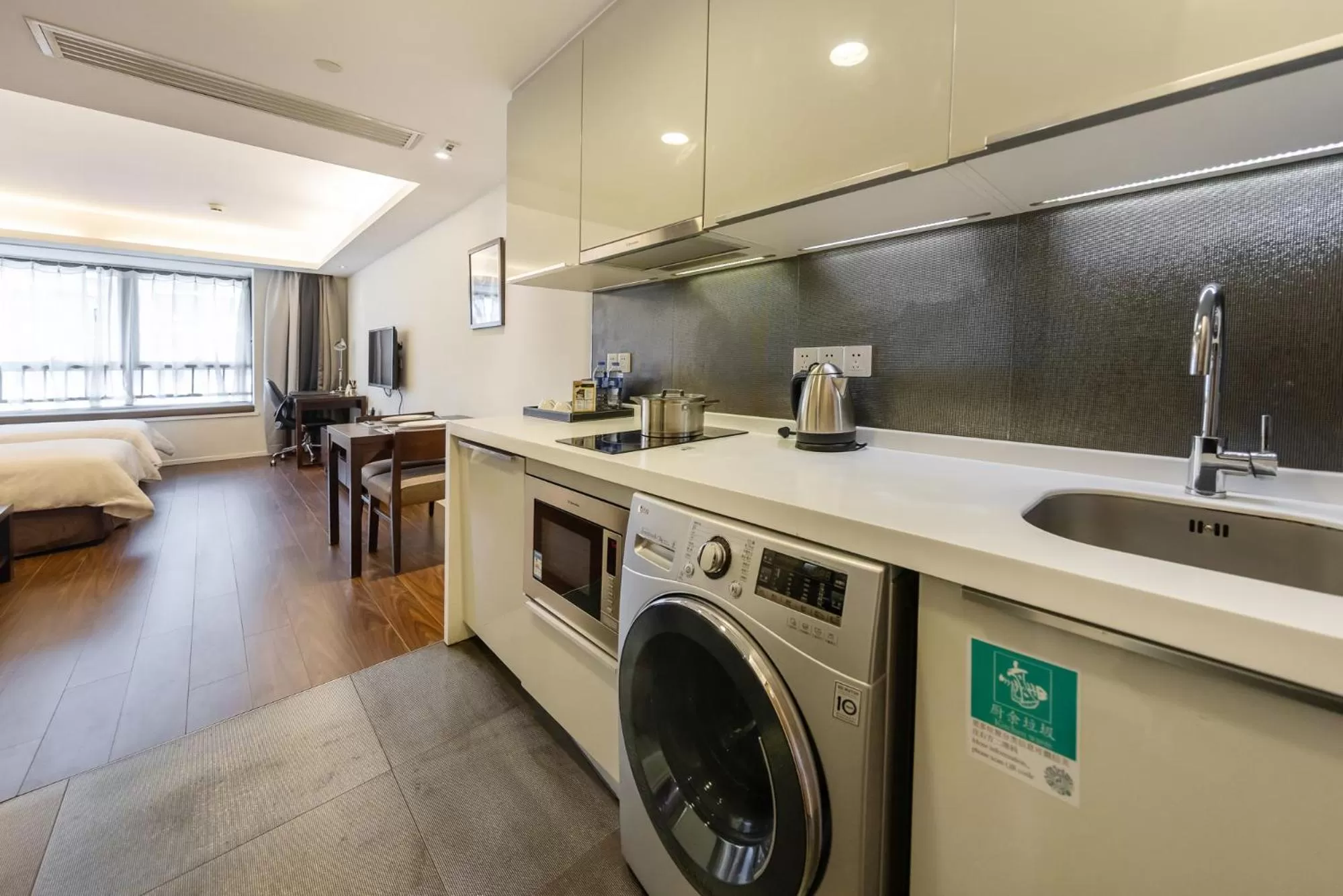 Kitchen or kitchenette in Starr Hotel Shanghai (Shanghai Railway Station)