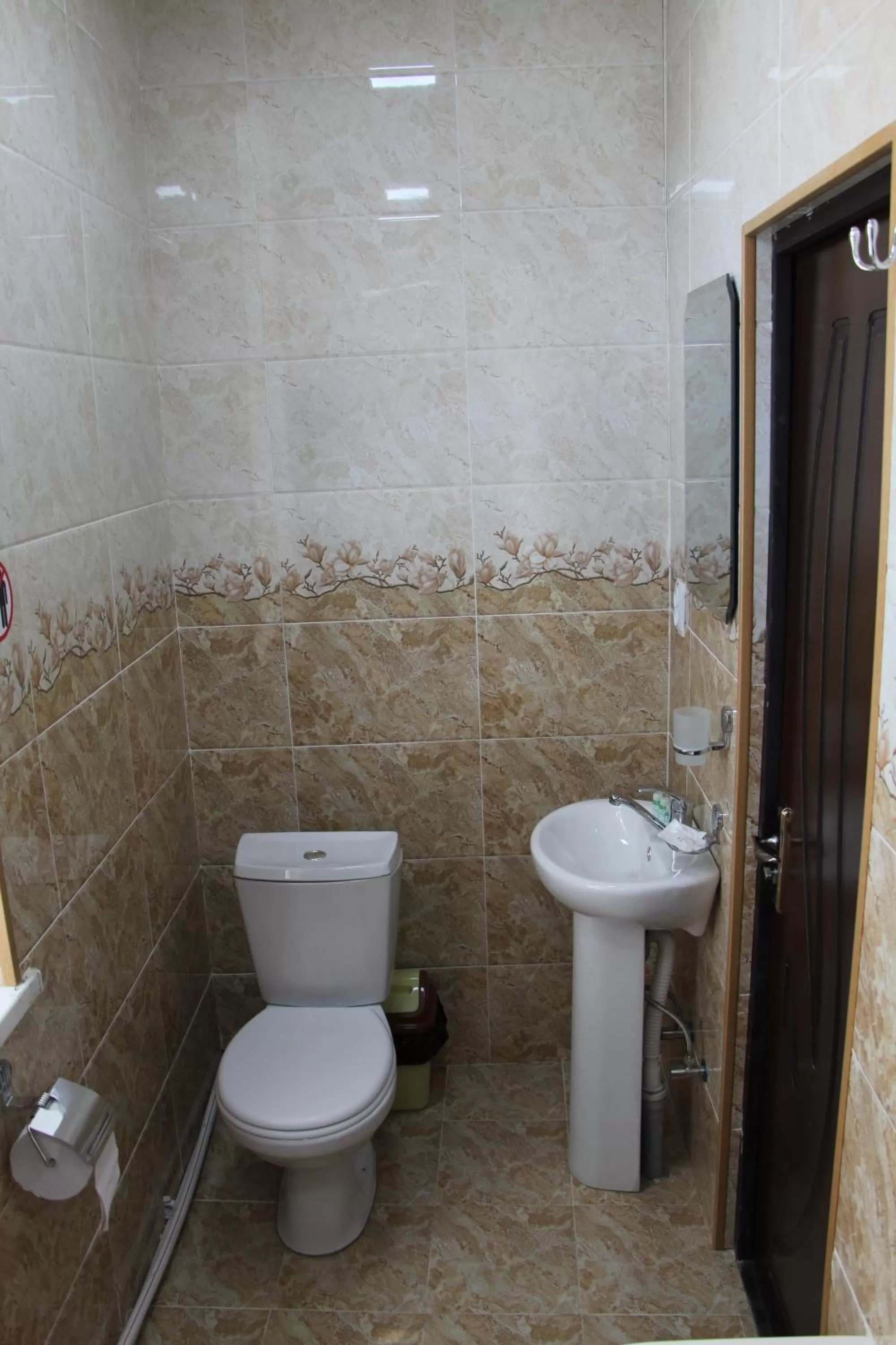 Family Room with Private Bathroom in Zafaron Hotel