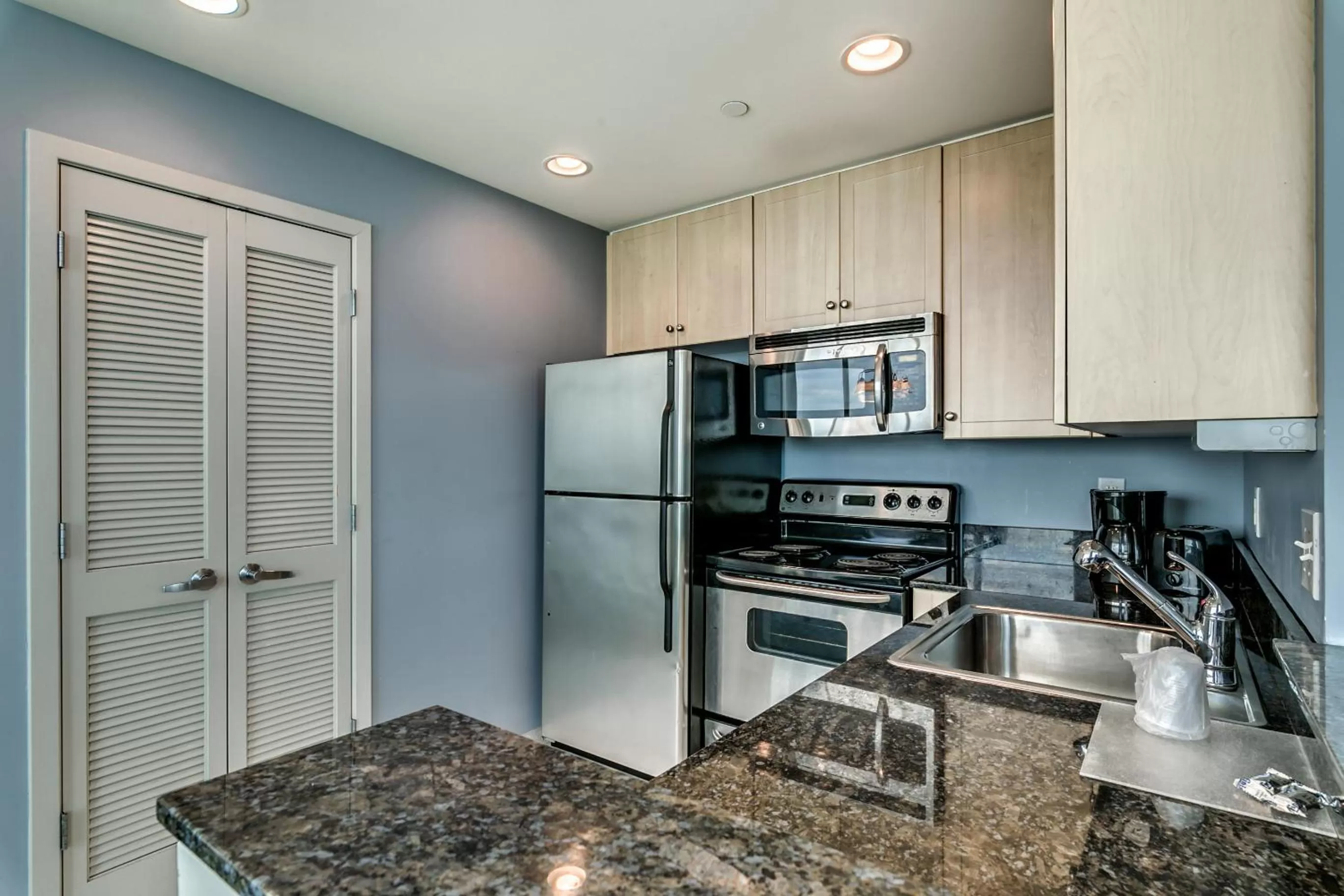 Kitchen or kitchenette, Kitchen/Kitchenette in Oceans One Resort