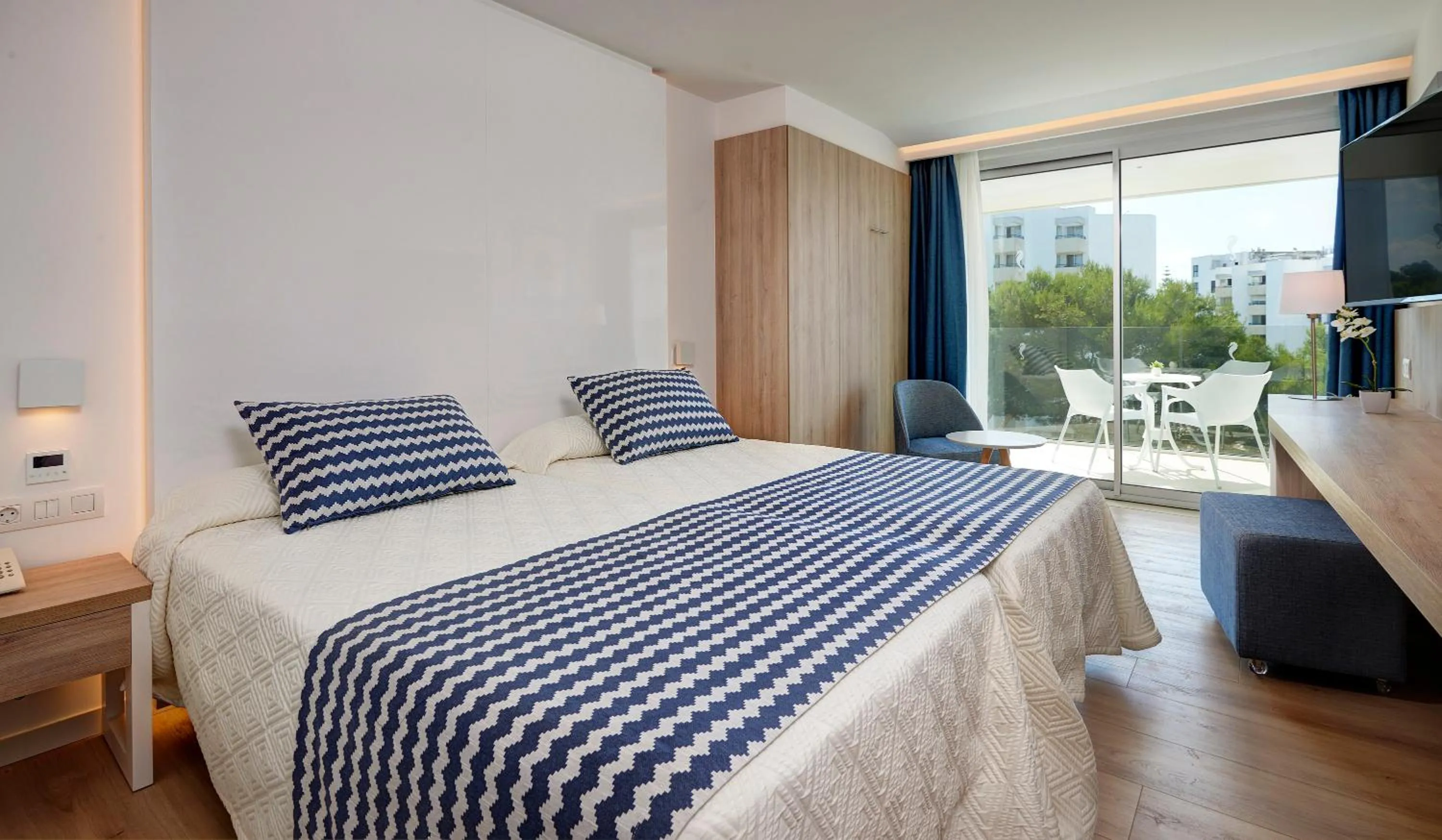 Bed in Hipotels Bahia Cala Millor - Adults Only