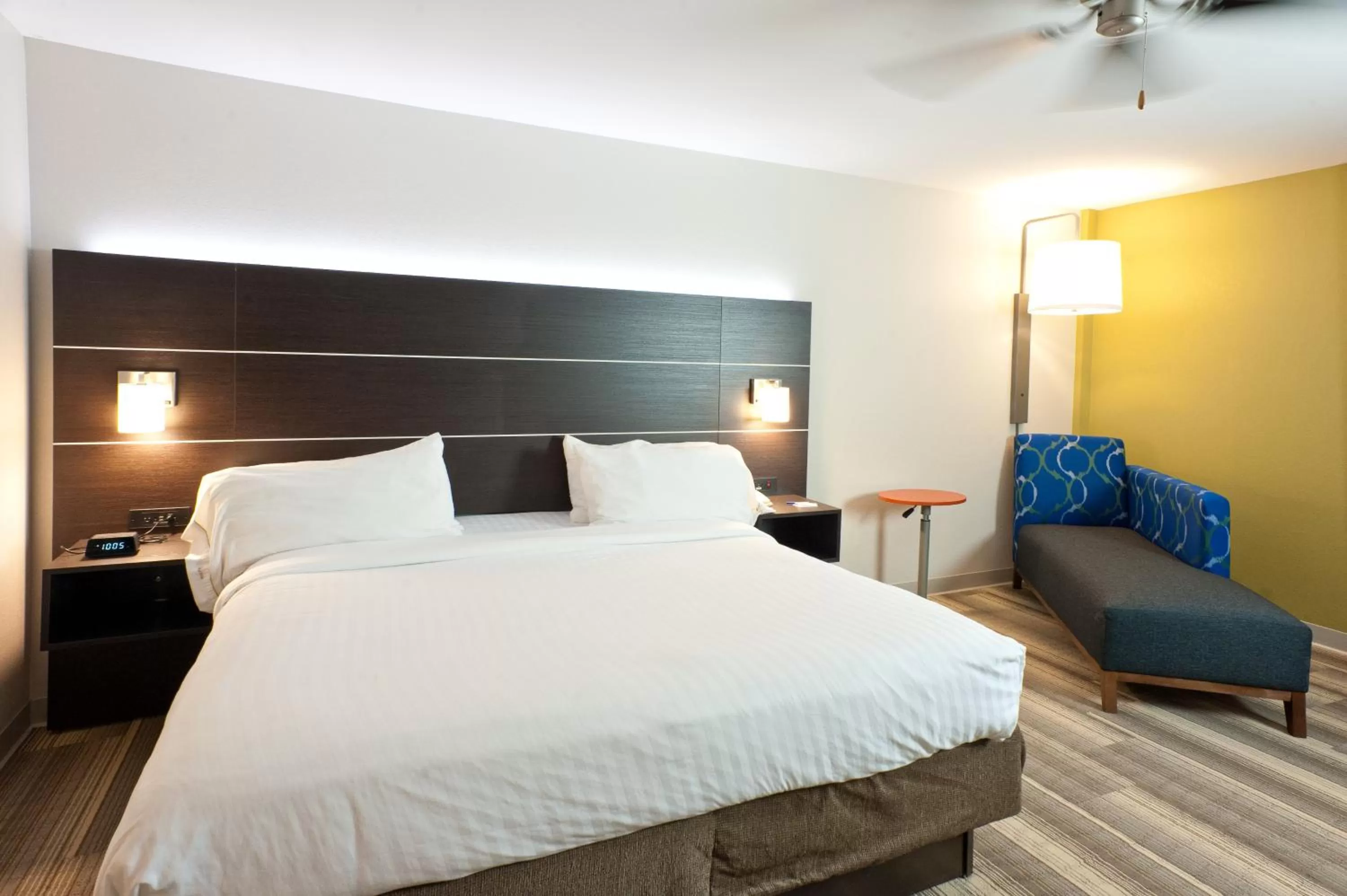 Photo of the whole room, Bed in Holiday Inn Express Hotel & Suites Scott-Lafayette West by IHG