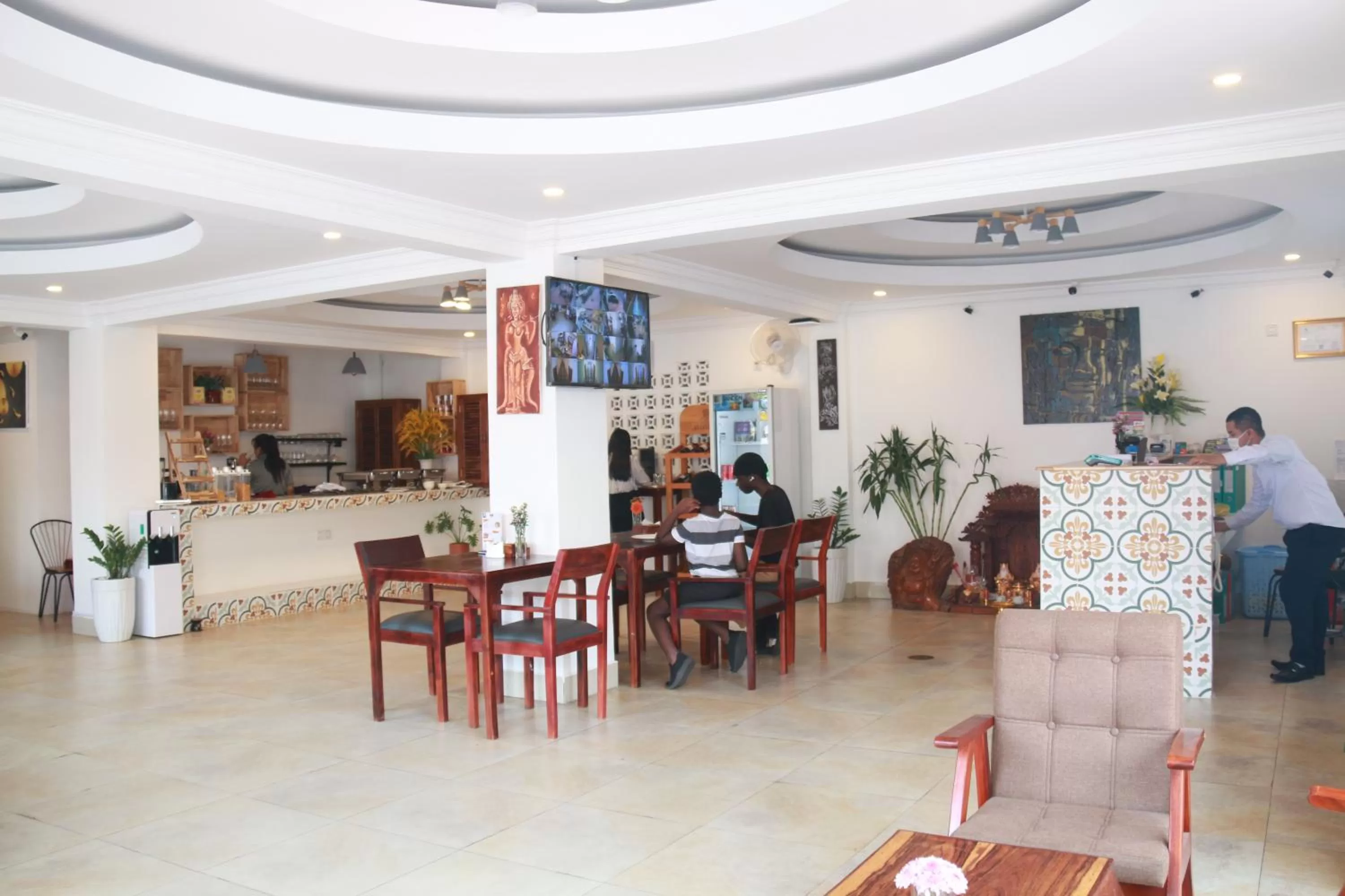 Restaurant/places to eat in White Corner Hotel