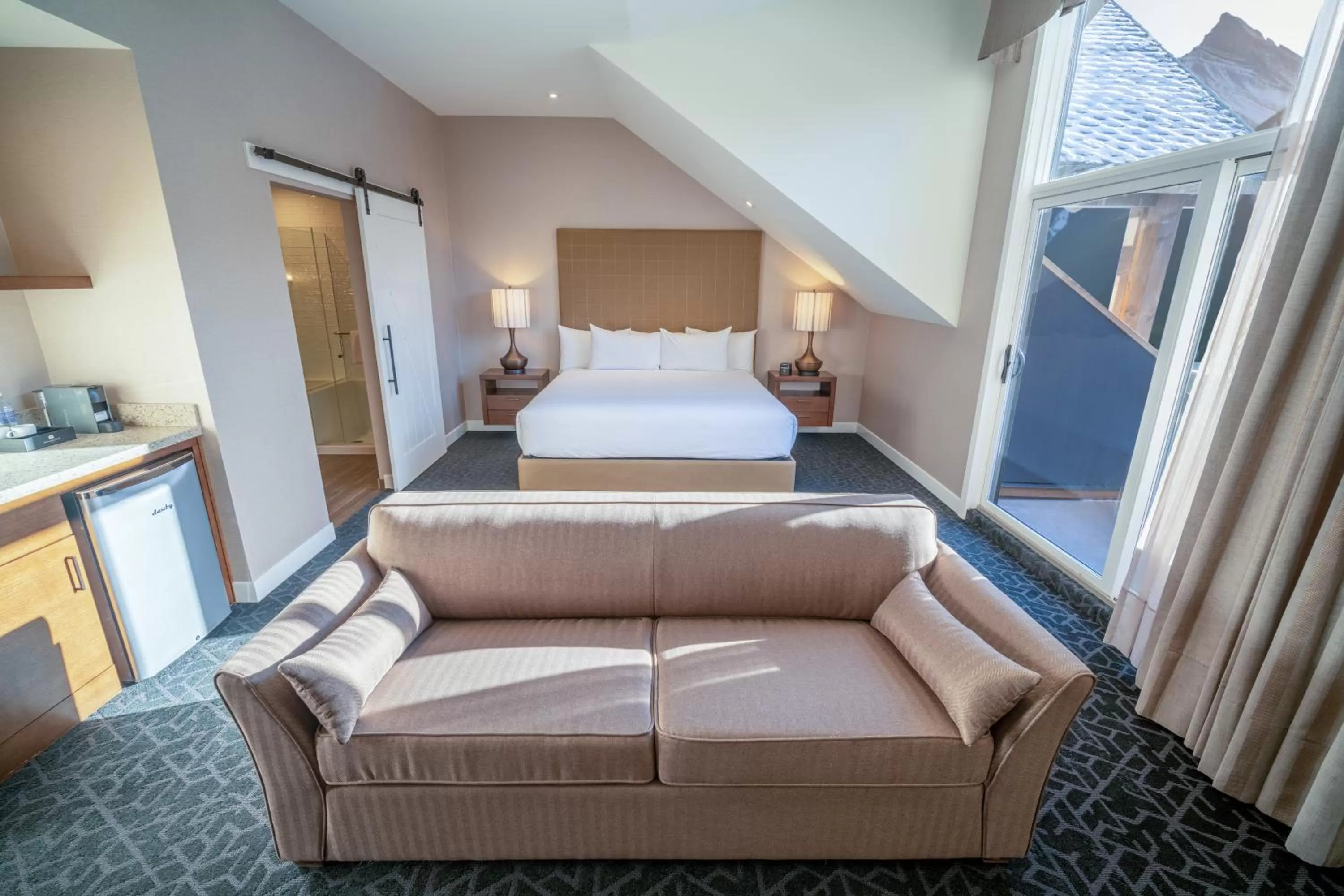 Photo of the whole room, Bed in The Malcolm Hotel