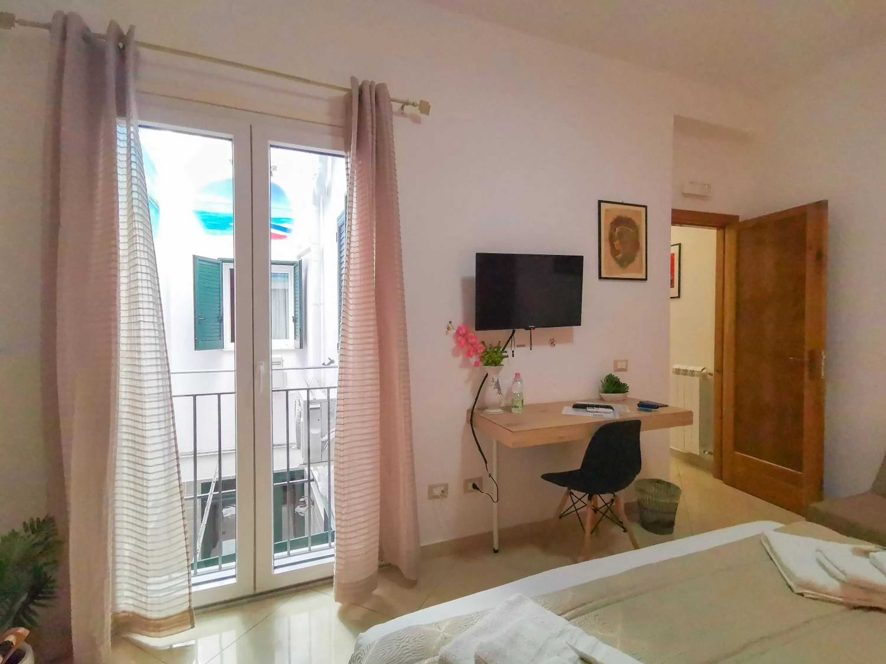 Inner courtyard view, Bed in B&B Una Terrazza sul Golfo di Sferracavallo