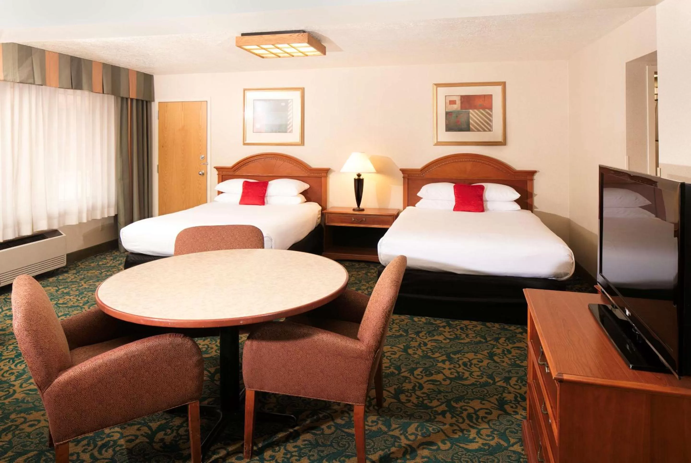 Photo of the whole room, Bed in Red Lion Hotel and Conference Center St. George