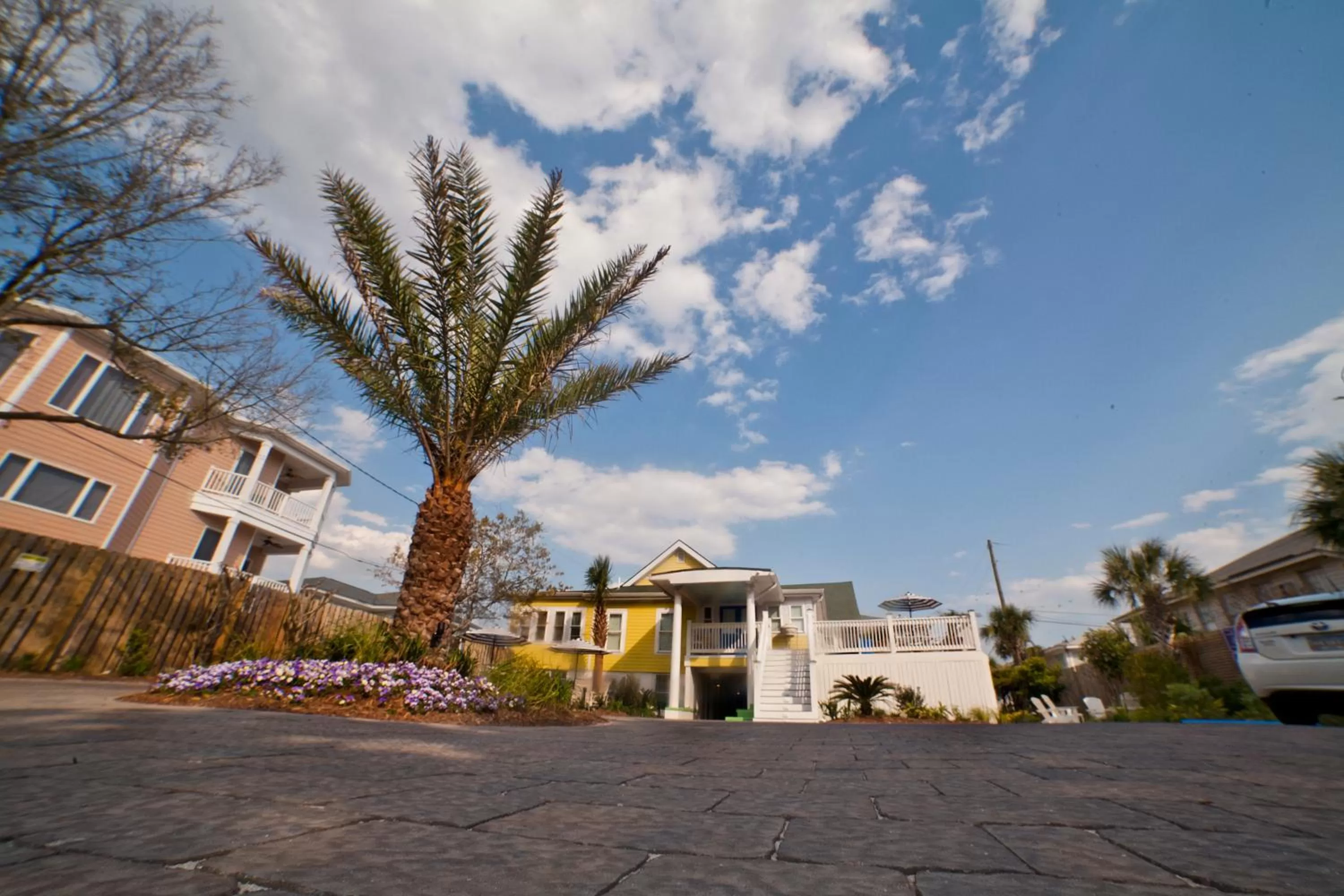 Property Building in Georgianne Inn & Suites check in 212 Bulter Ave