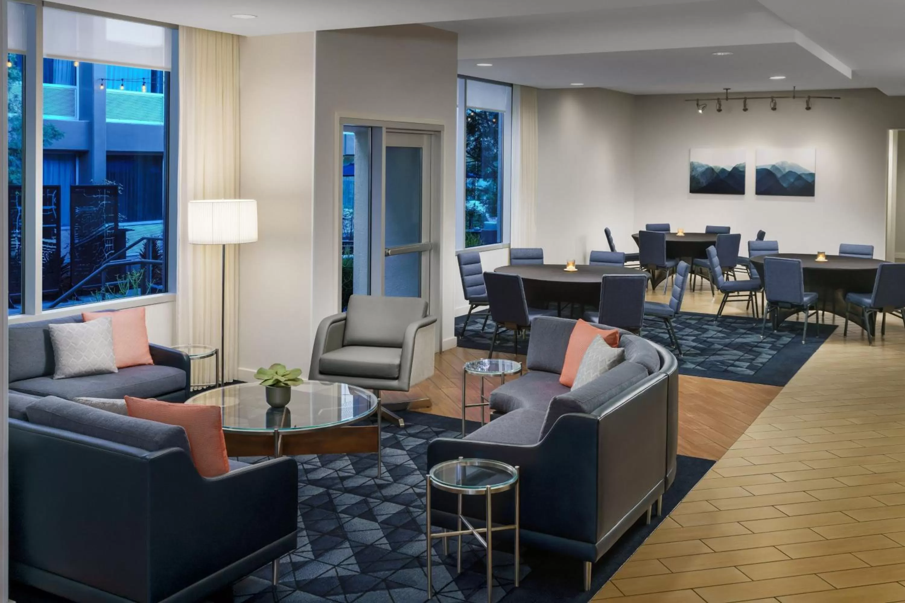 Courtyard by Marriott Los Angeles Woodland Hills