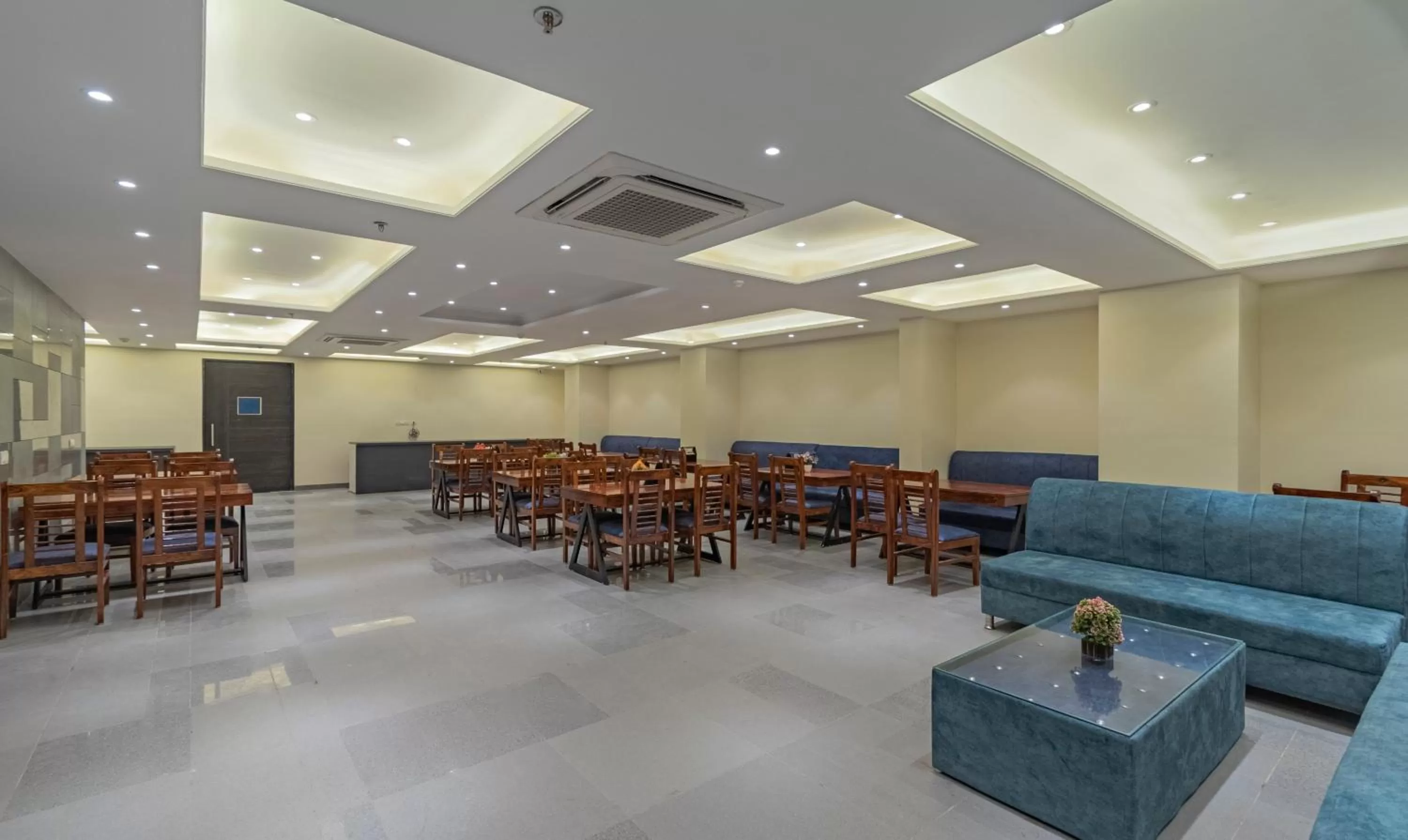 Restaurant/places to eat in Treebo Pink City Grand