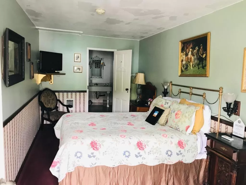 Bed in Gunn House Hotel