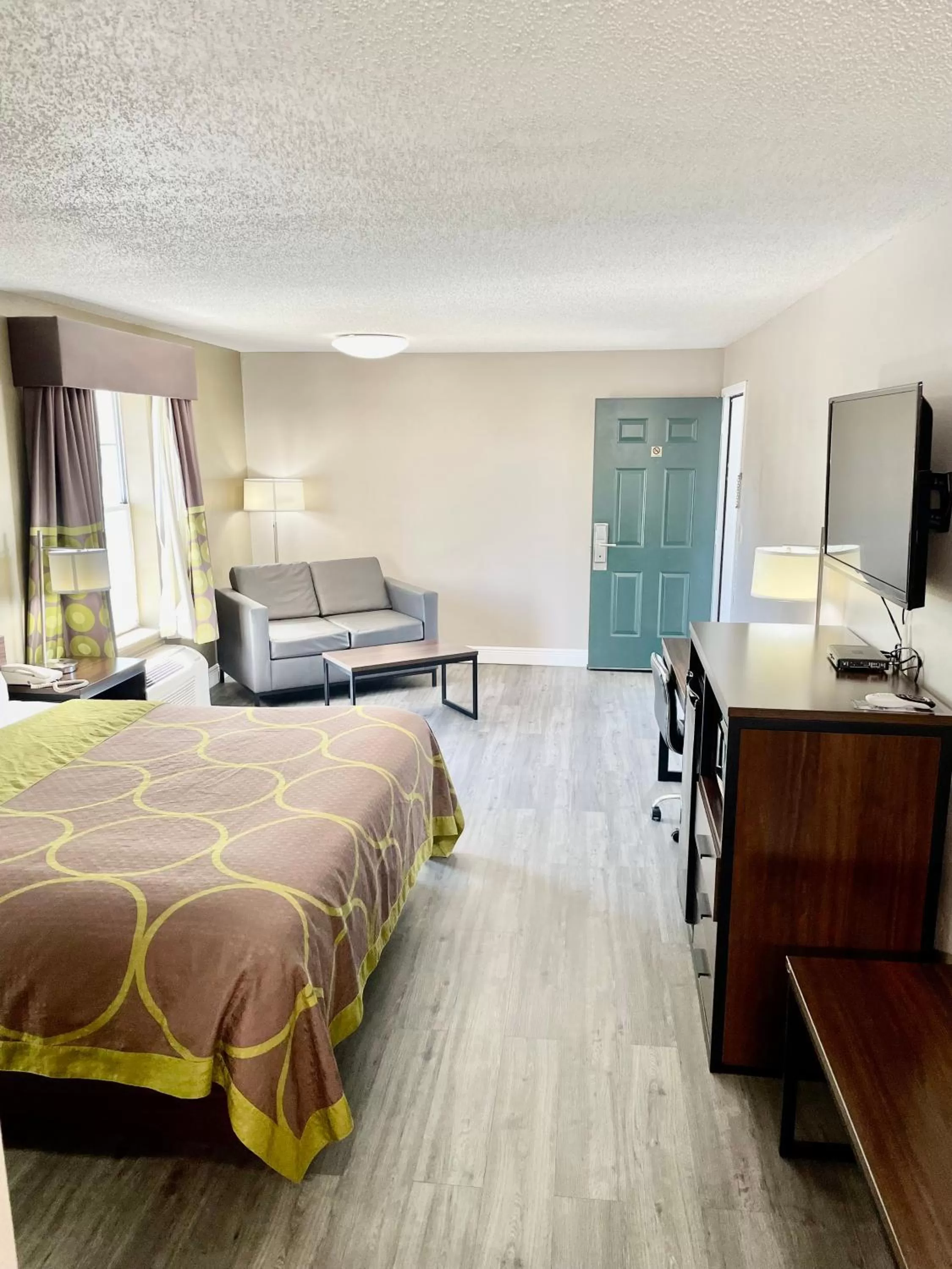 Photo of the whole room, Bed in Super 8 by Wyndham Bay St. Louis