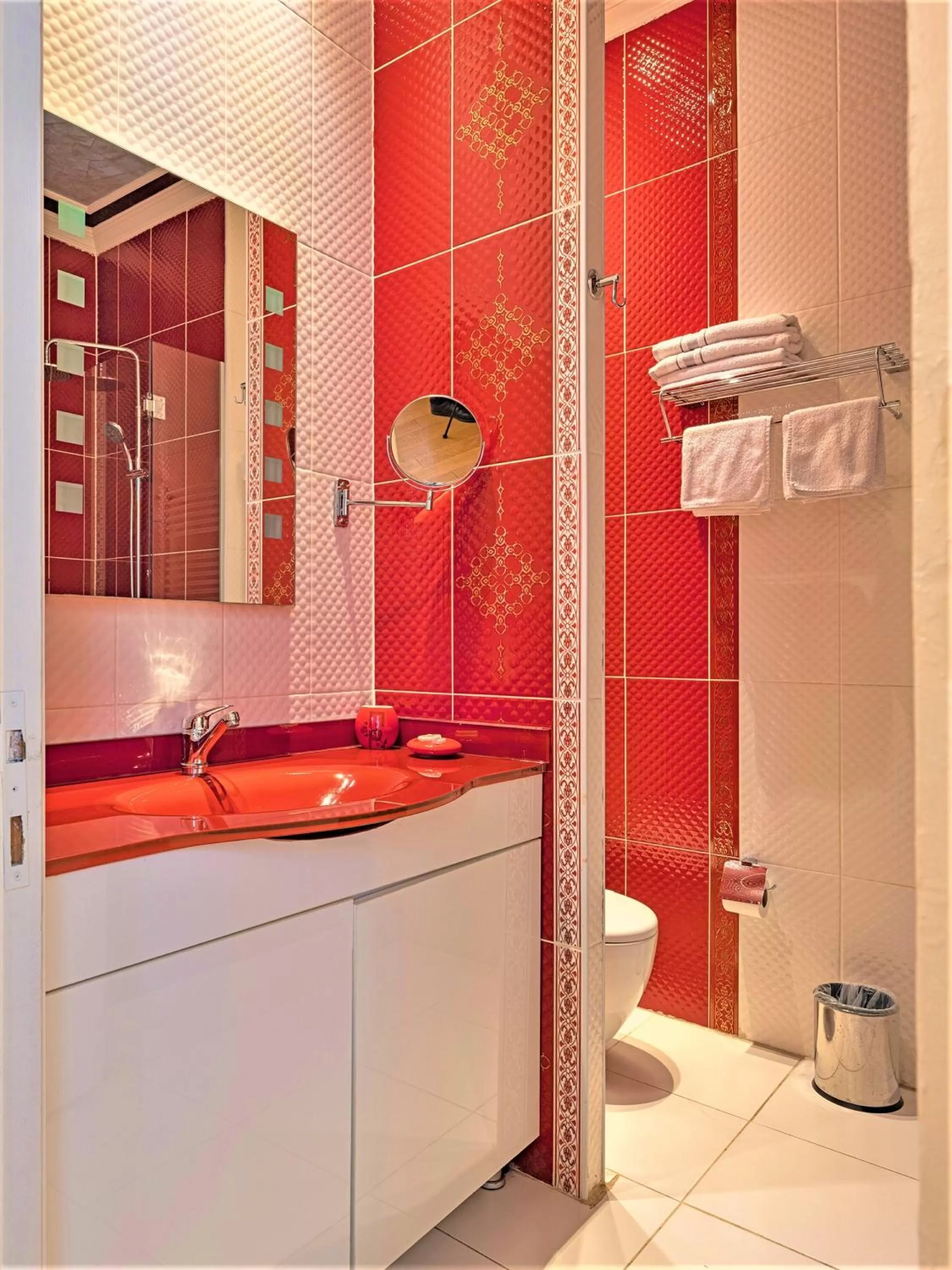 Shower in Ragip Pasha Apartments