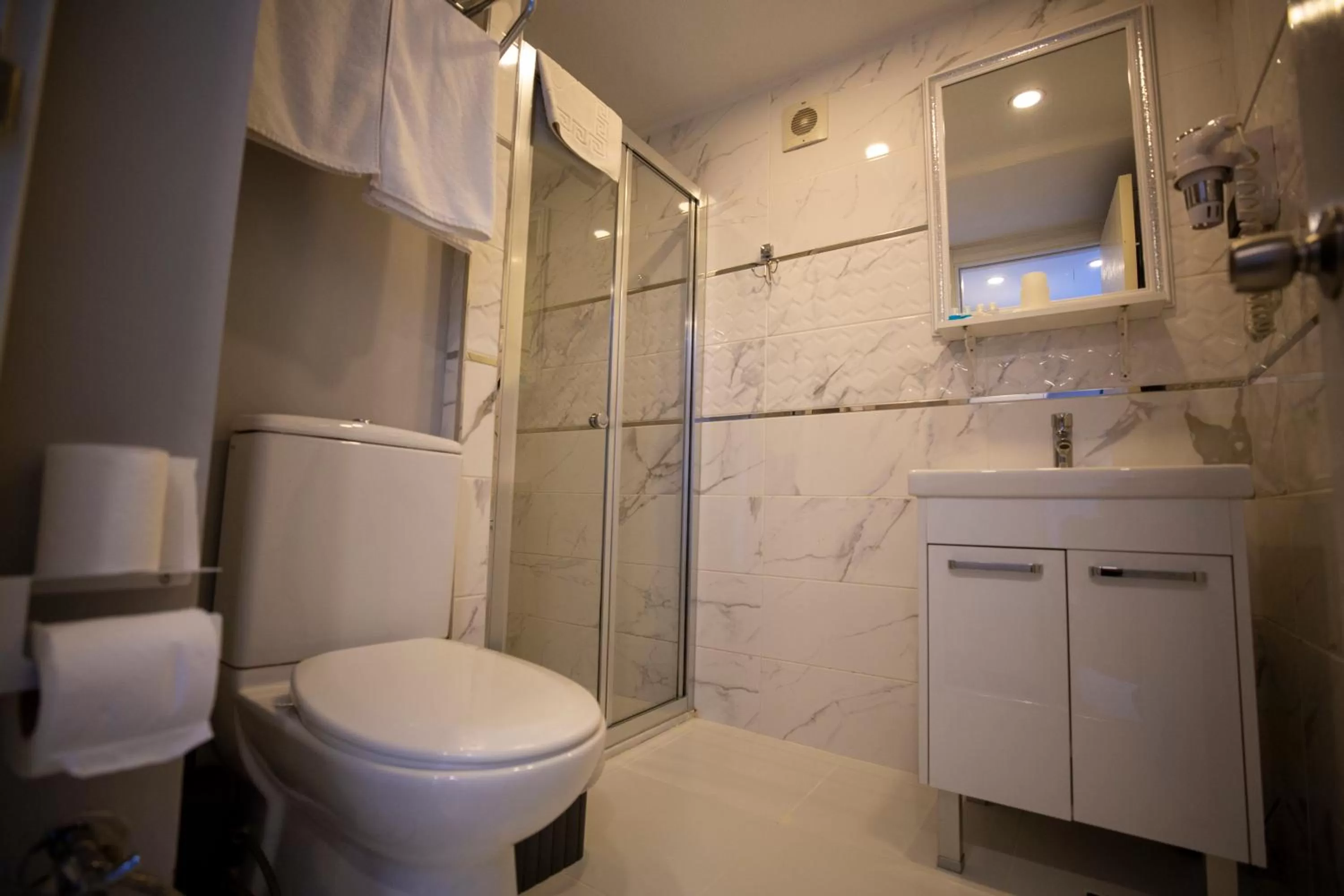 Shower in Albatros Hagia Sophia Hotel