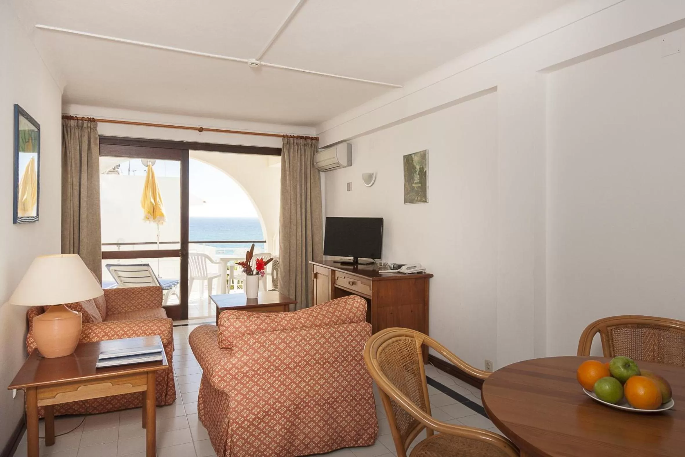 One-Bedroom Apartment with Balcony or Terrace in Apartamentos Do Parque