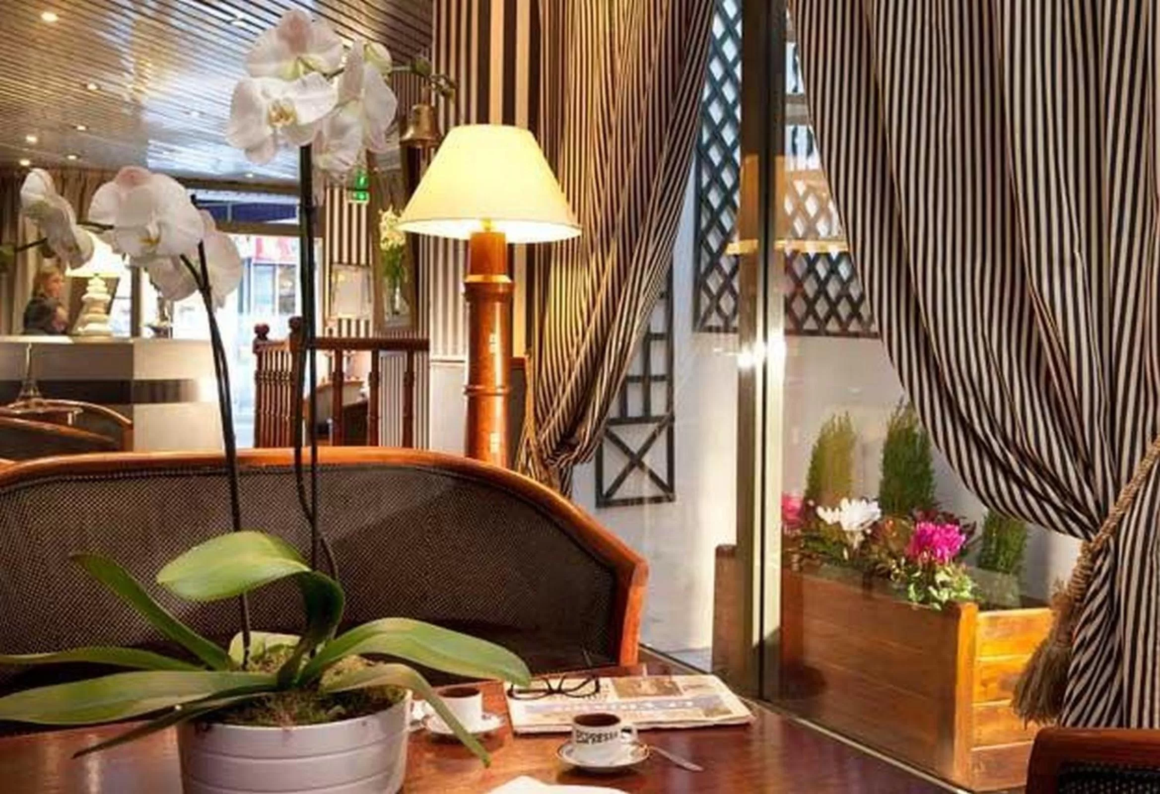 Lounge or bar in Hôtel Opera Deauville