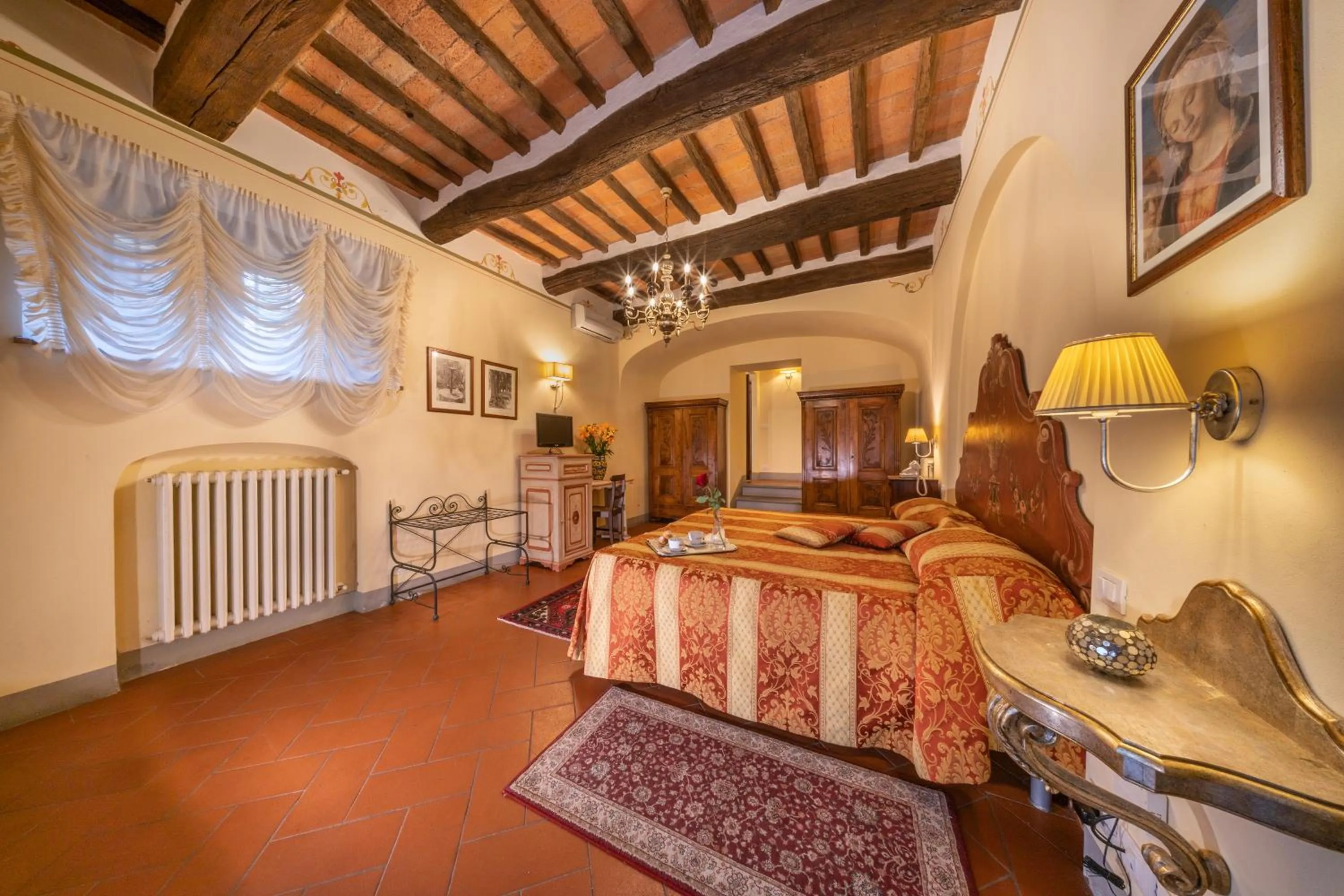 Deluxe Double Room in Villa Borgo San Pietro