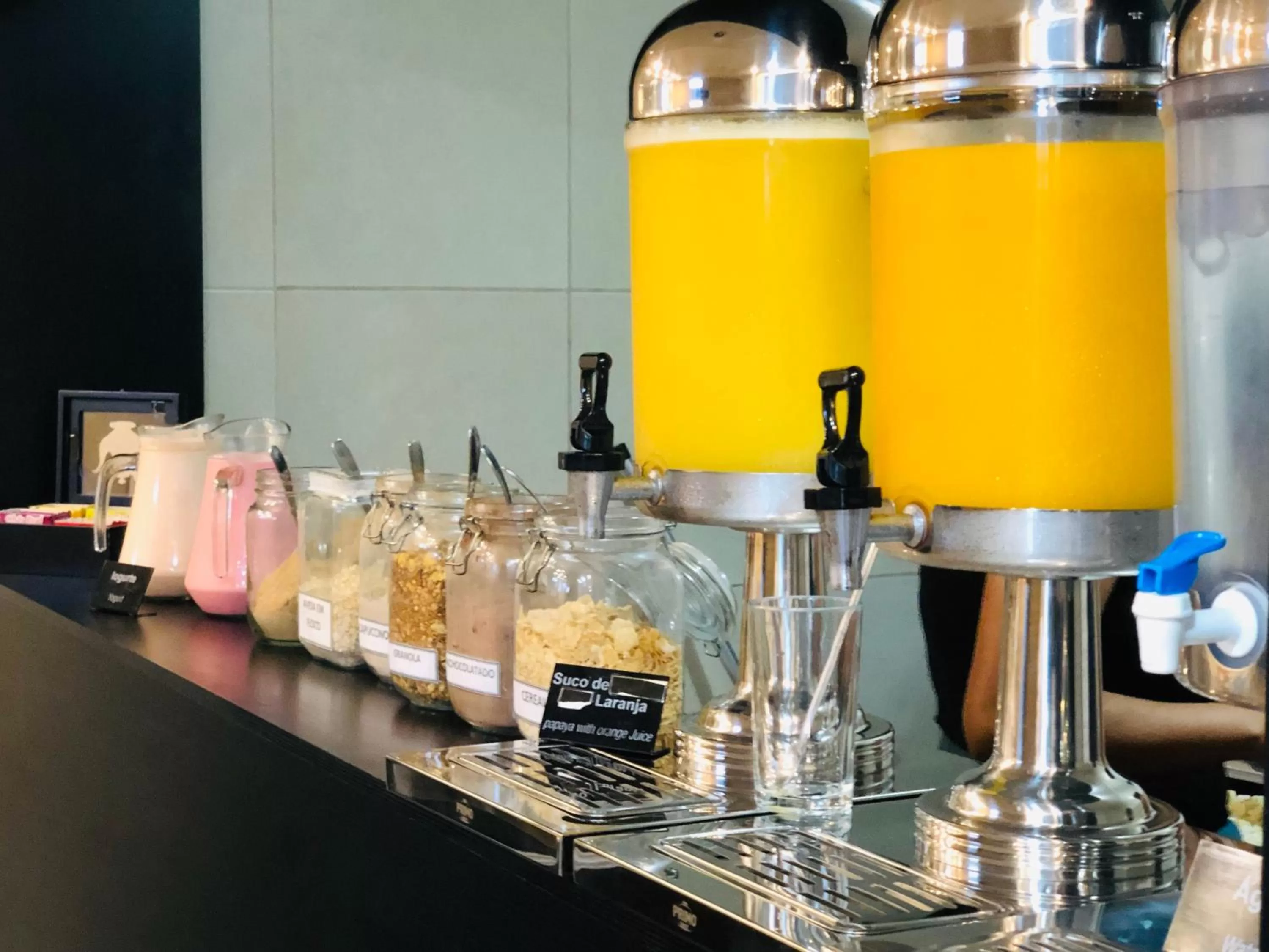 Food and drinks in Hotel Diplomat by Bsb Inn