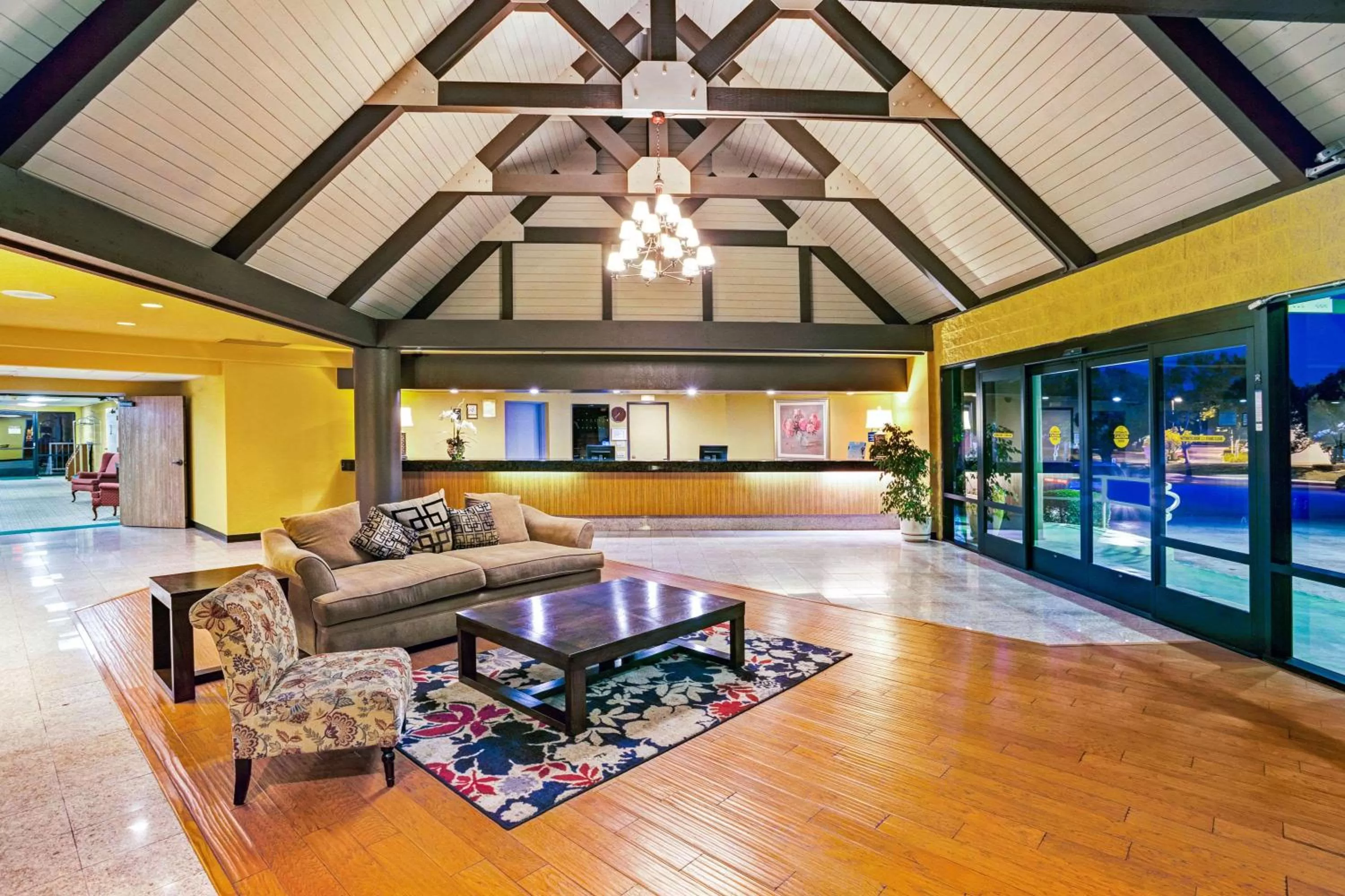 Lobby or reception in Days Inn & Suites by Wyndham Fullerton