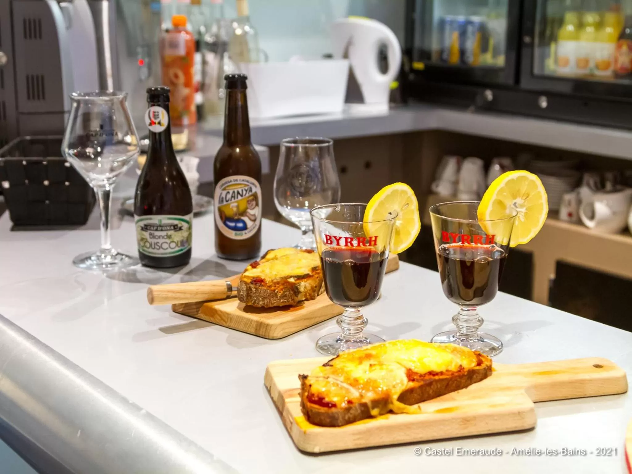 Restaurant/places to eat in Appart'Hotel Castel Emeraude, Charme et Caractère