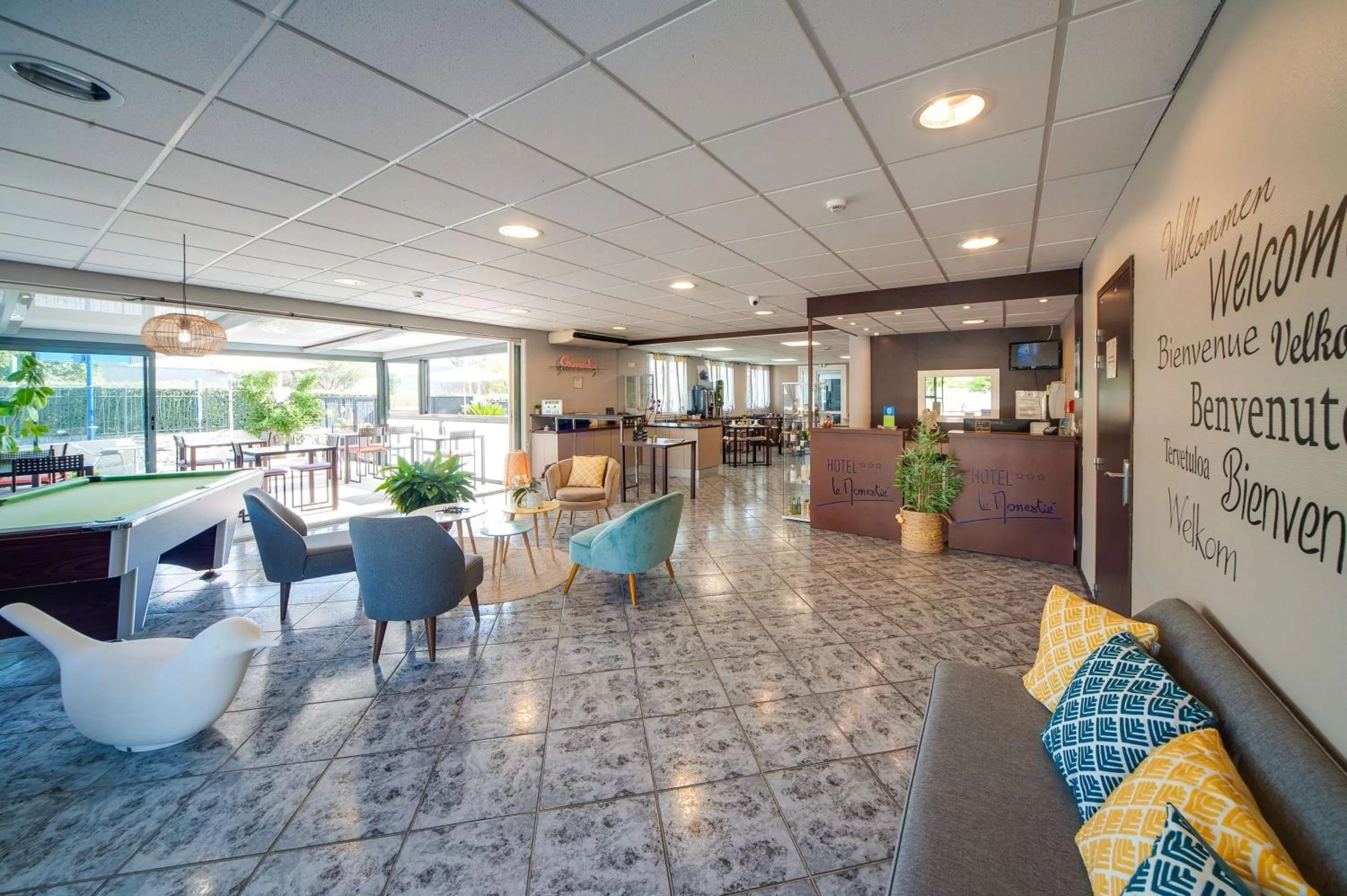 Lobby or reception in Sure Hotel by Best Western Beziers Le Monestie