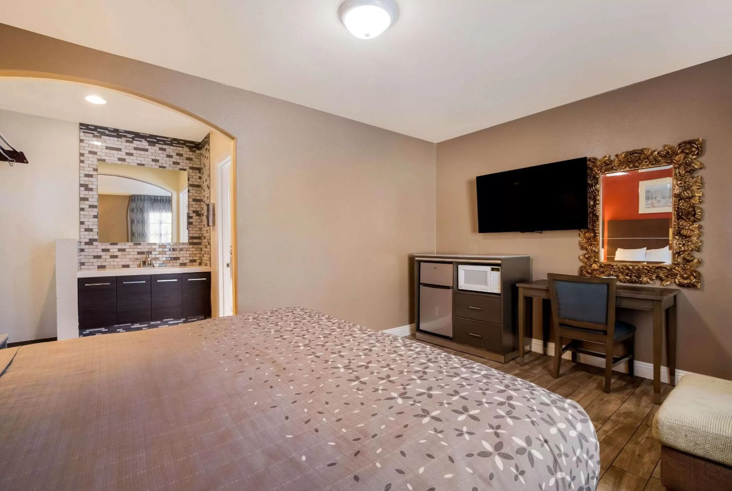 Bed in Rodeway Inn near Coachella