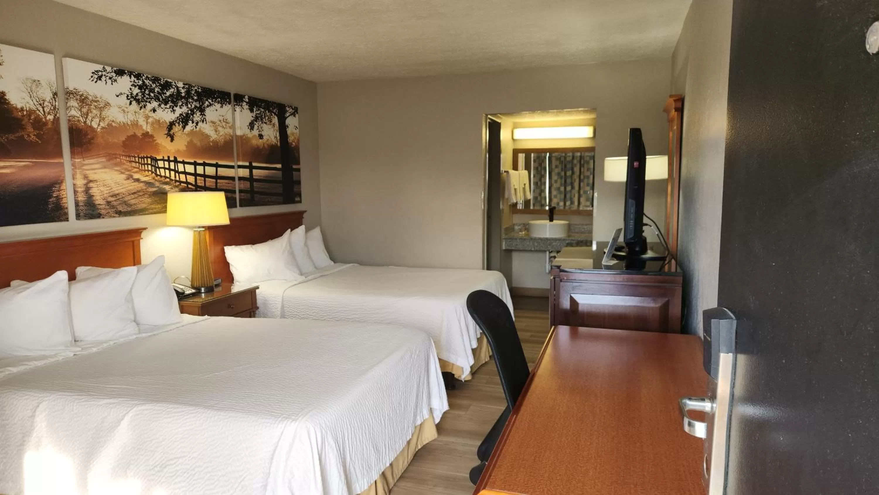 Bed in Days Inn by Wyndham Frankfort