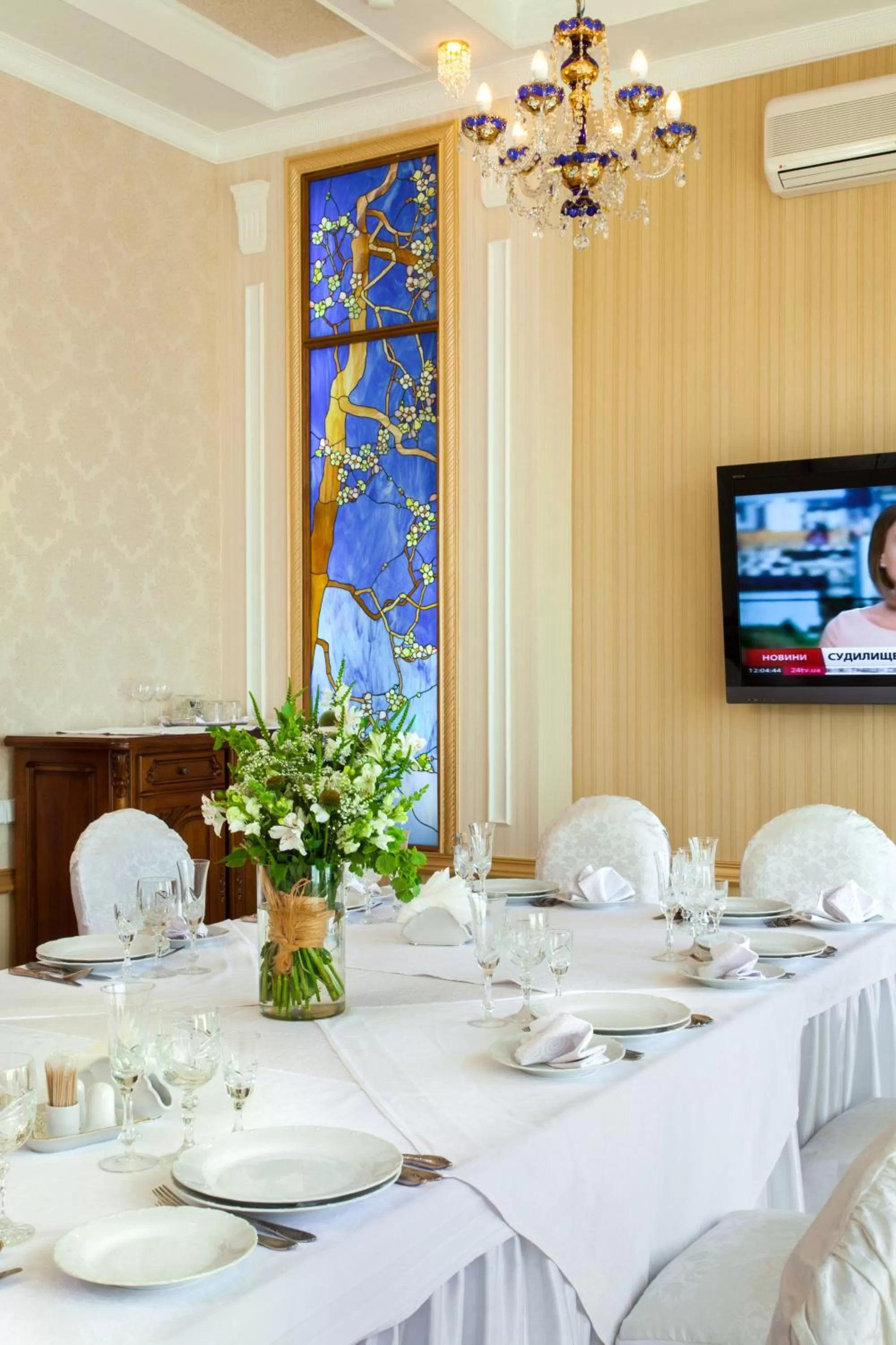 Restaurant/places to eat in Conference Hotel Suputnyk
