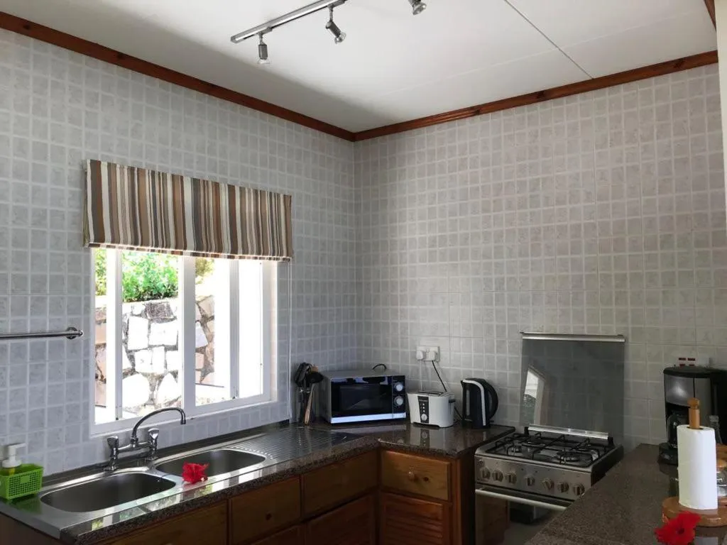 Kitchen or kitchenette in Sailfish Beach Villas