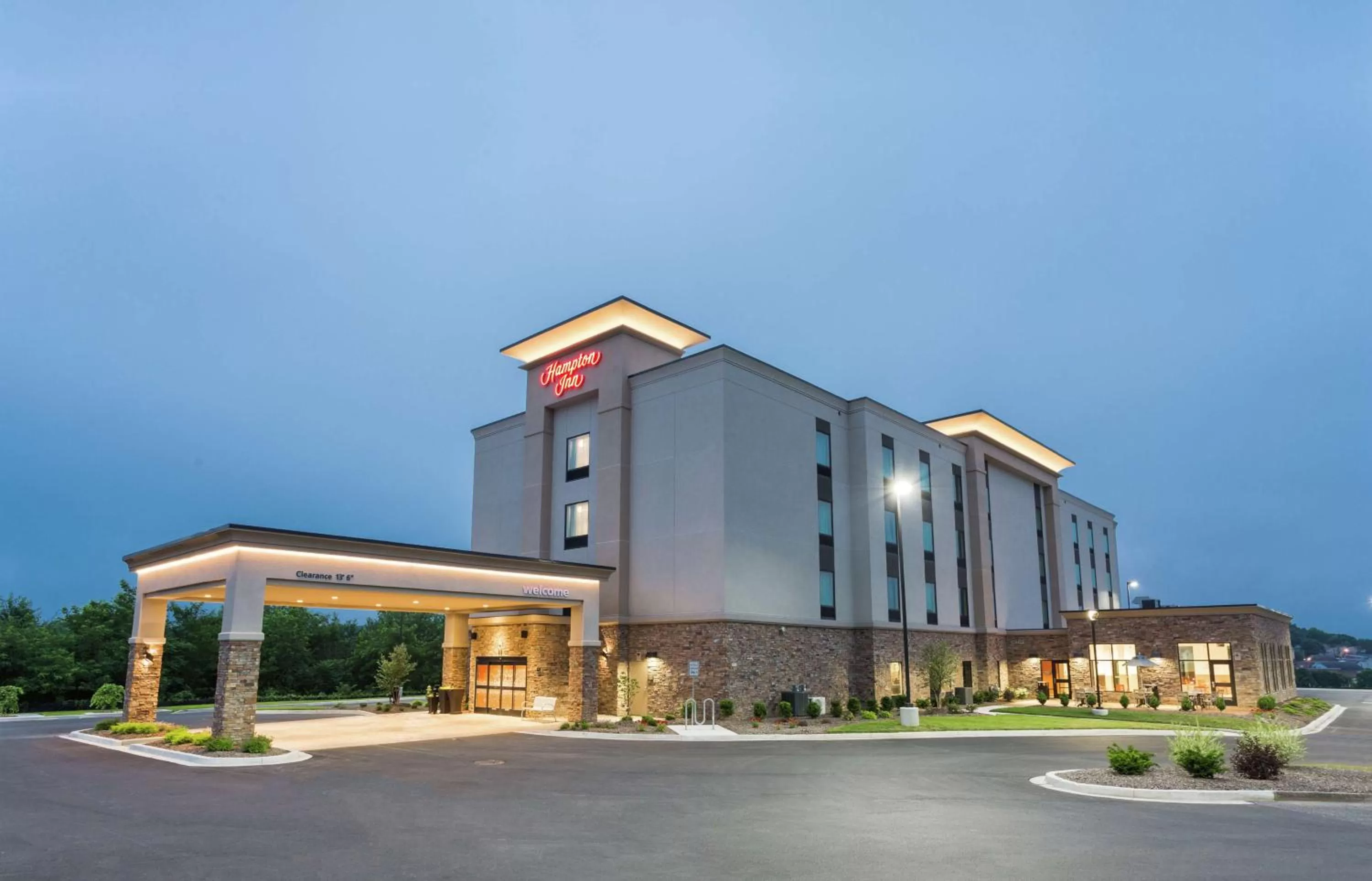 Property building in Hampton Inn Cumberland