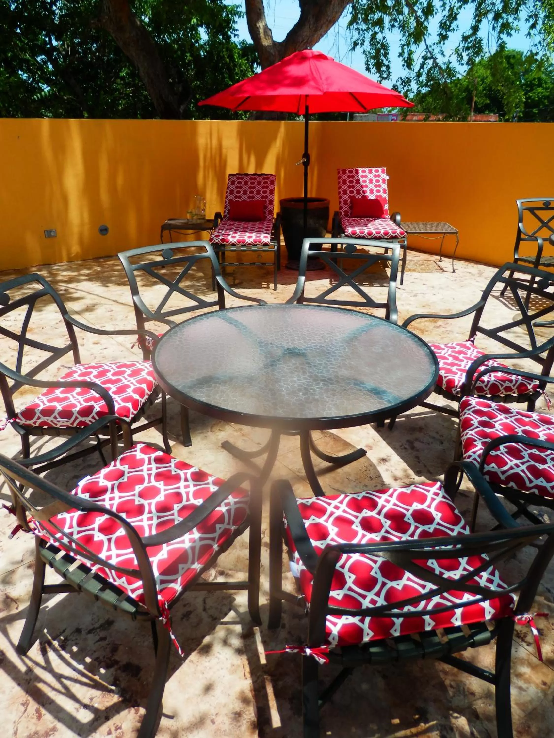 Ochenta Y Dos Bed & Breakfast & Spa