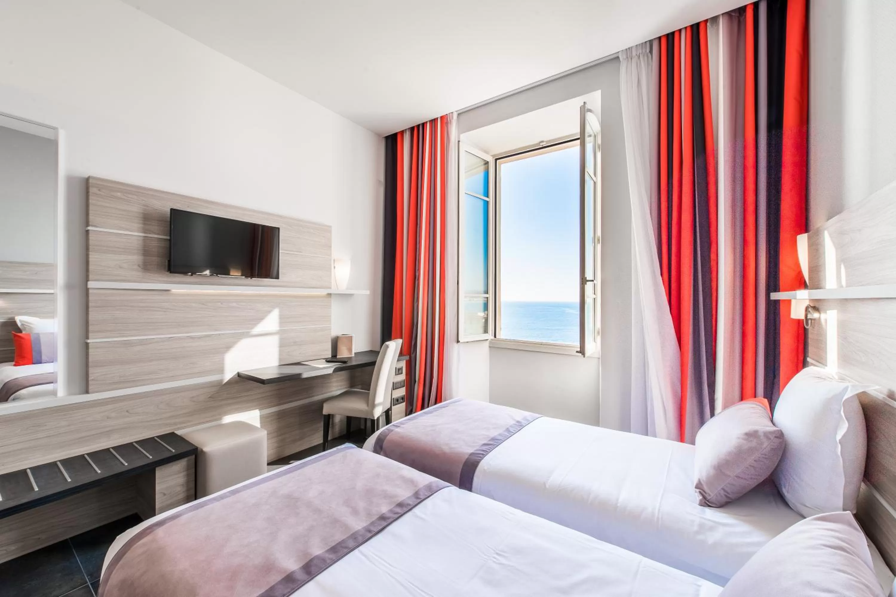 Photo of the whole room, Bed in Hotel Le Saint Paul