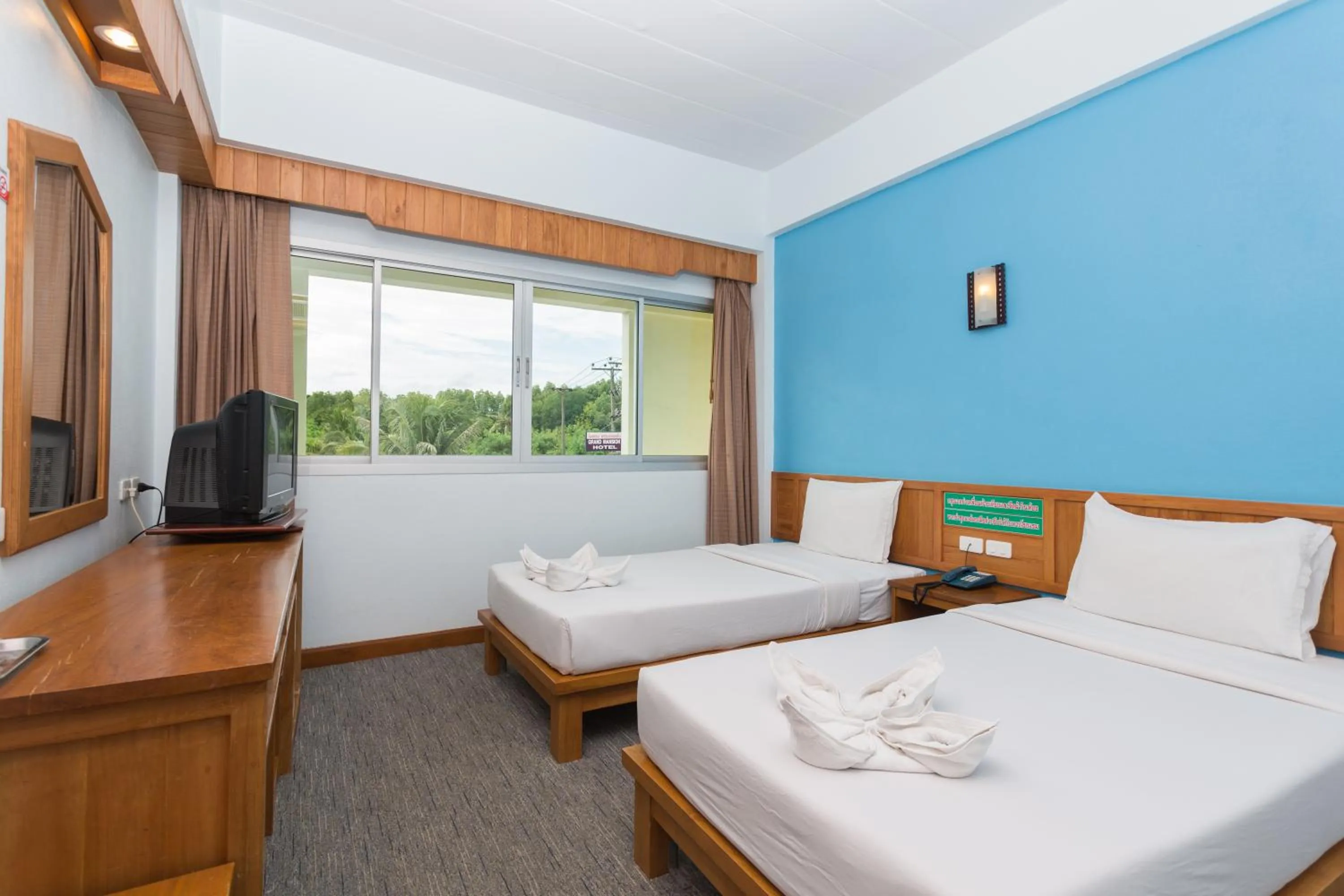 Day, Bed in Riverside Hotel