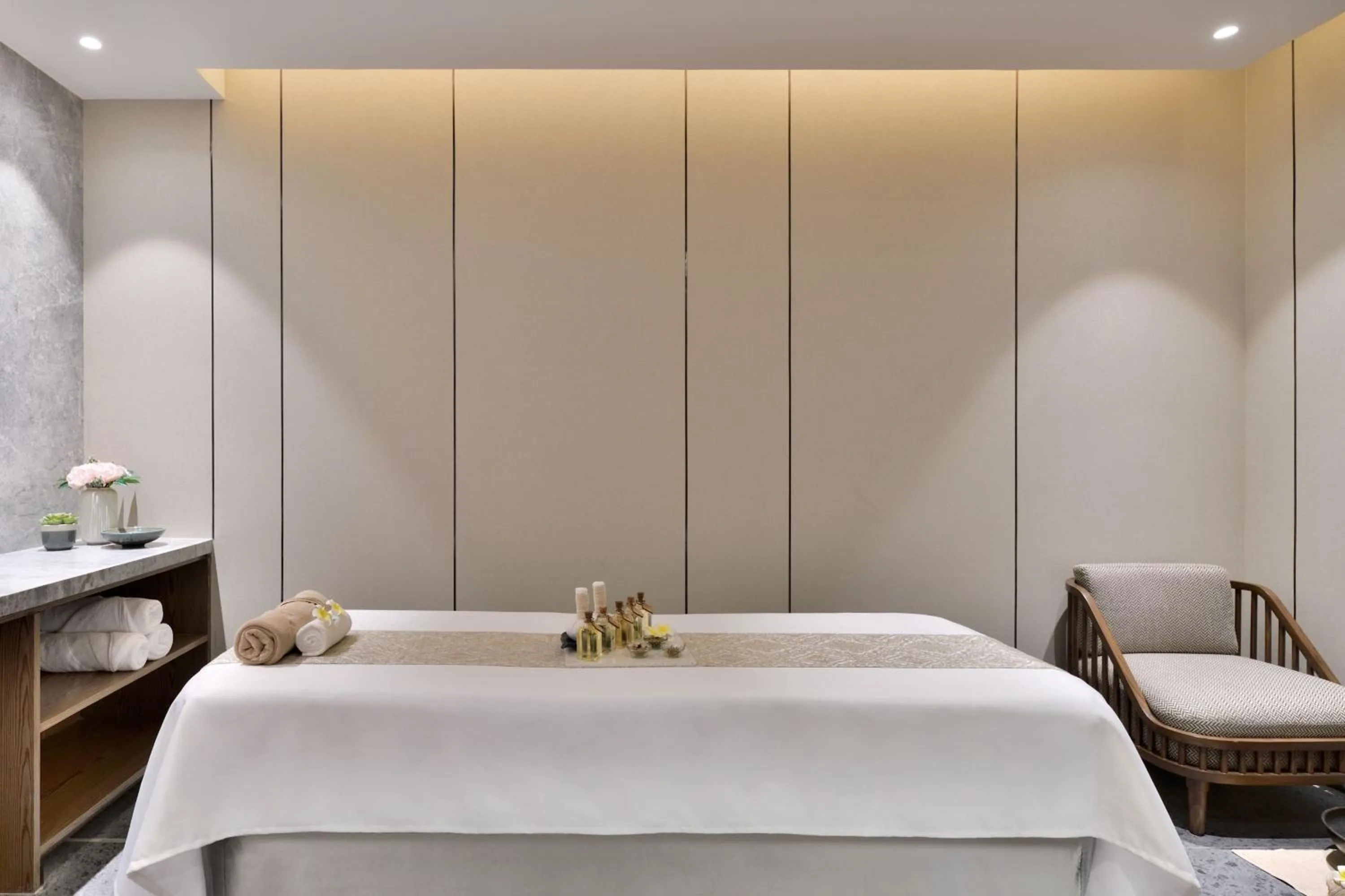 Spa and wellness centre/facilities, Bed in Marriott Executive Apartments Navi Mumbai