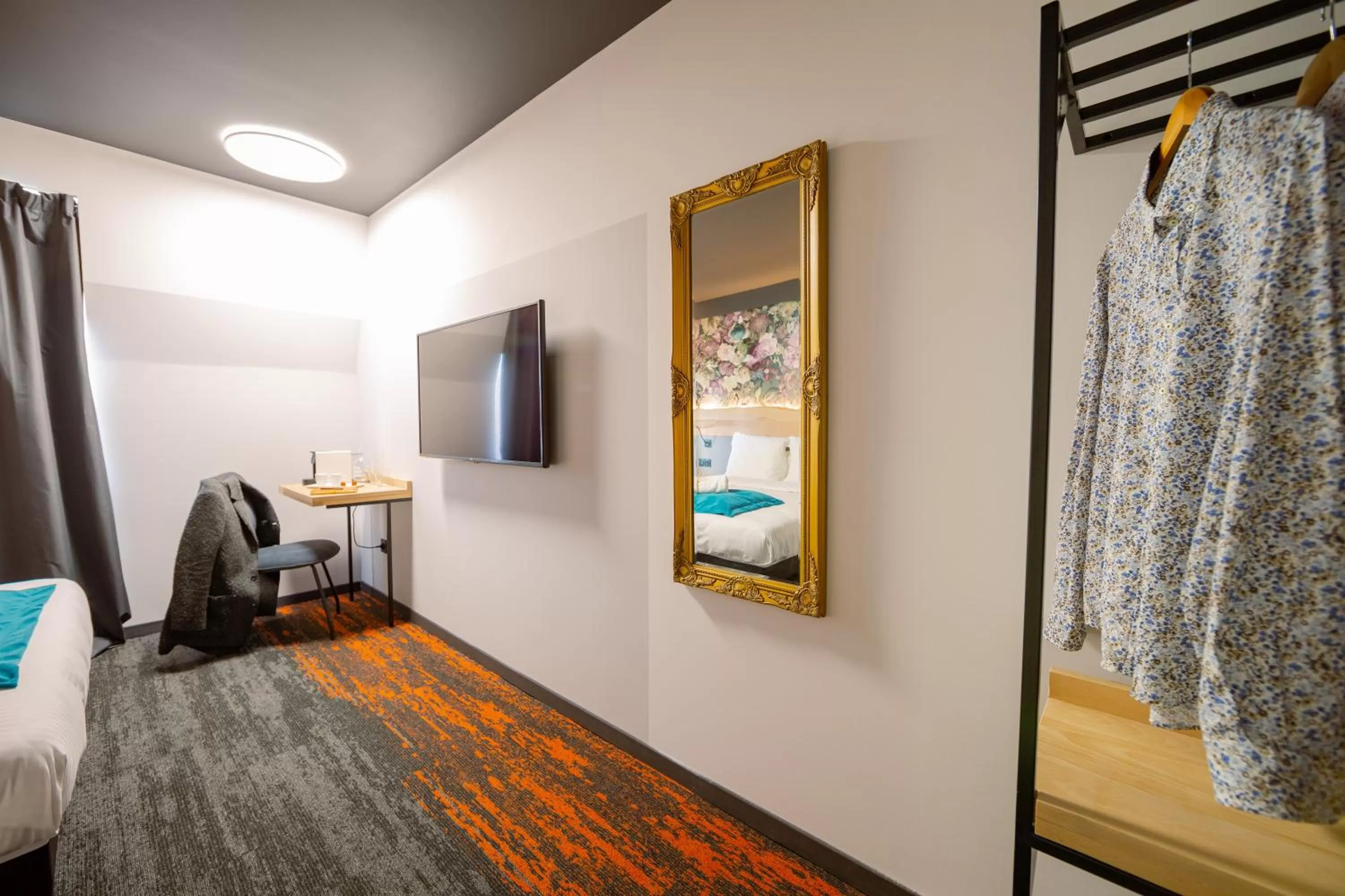 Seating area, Bed in Berti Hotel - Mulhouse Centre Gare