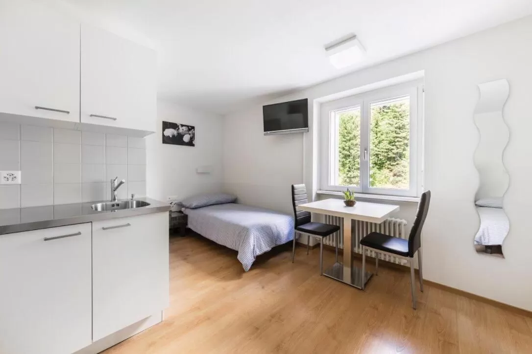 Photo of the whole room in b&b River Inn