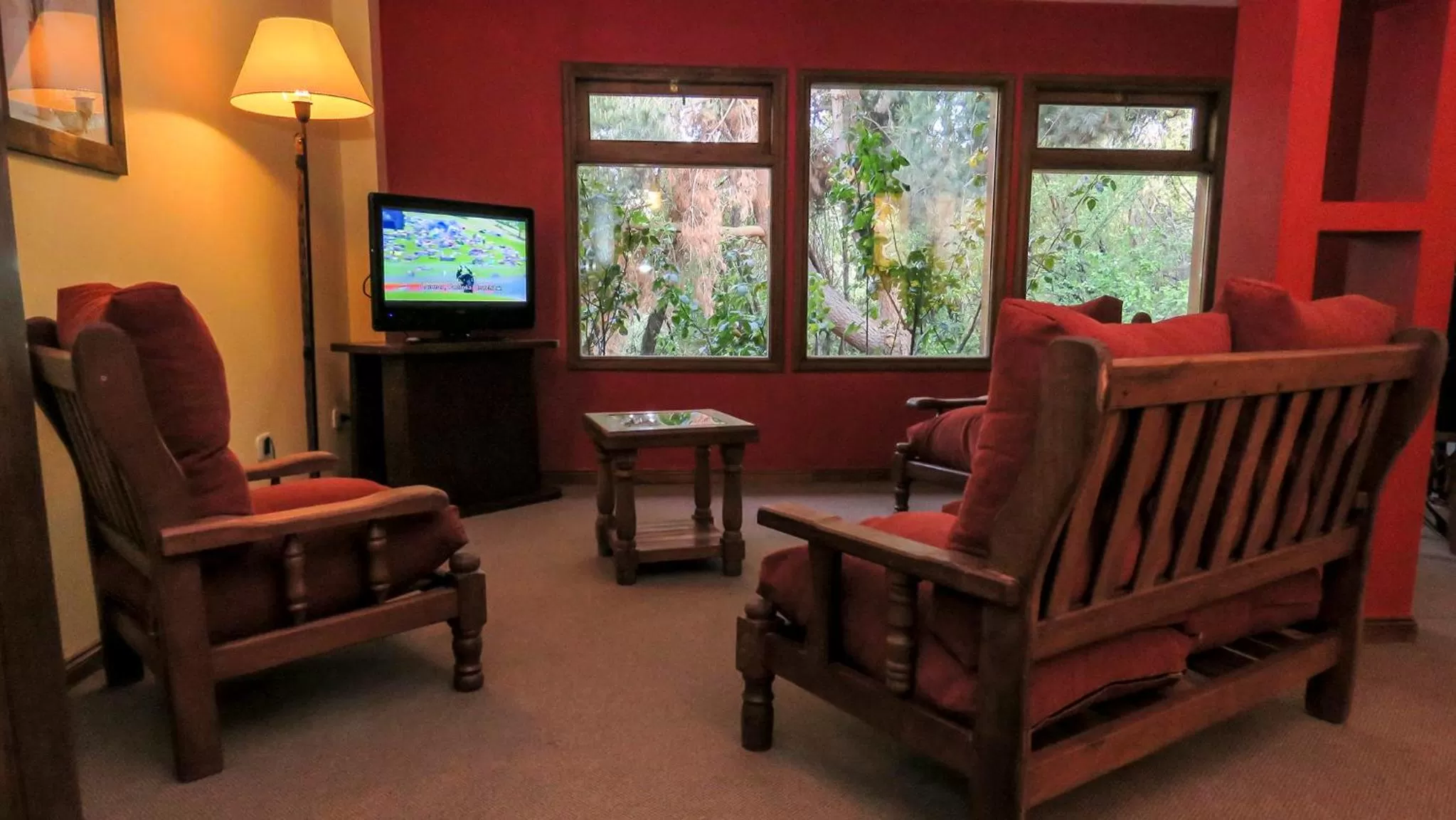 Communal lounge/ TV room in Lar Aike