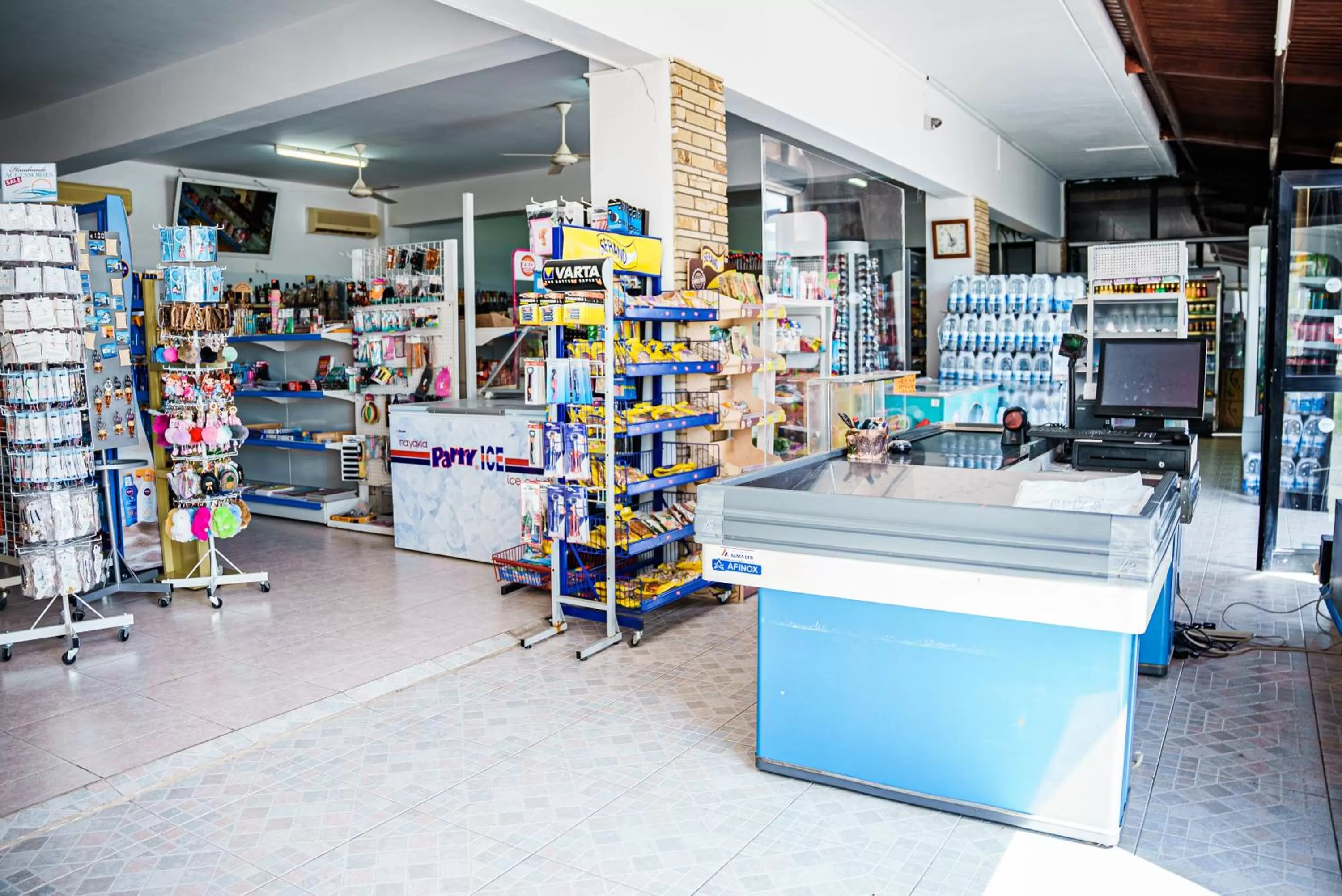 On-site shops, Supermarket/Shops in Konnos Bay Gardens