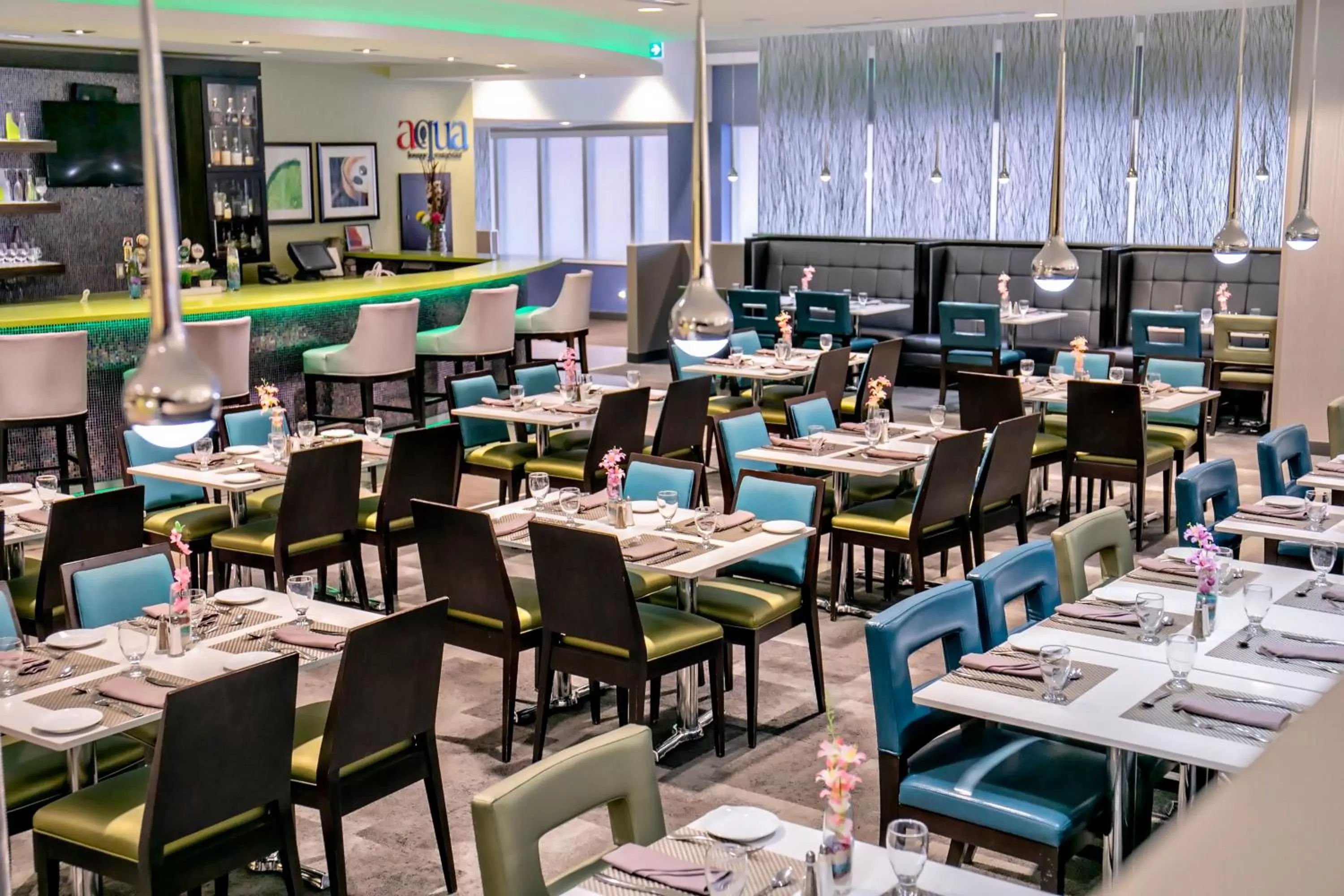 Restaurant/places to eat in Crowne Plaza Kitchener-Waterloo by IHG